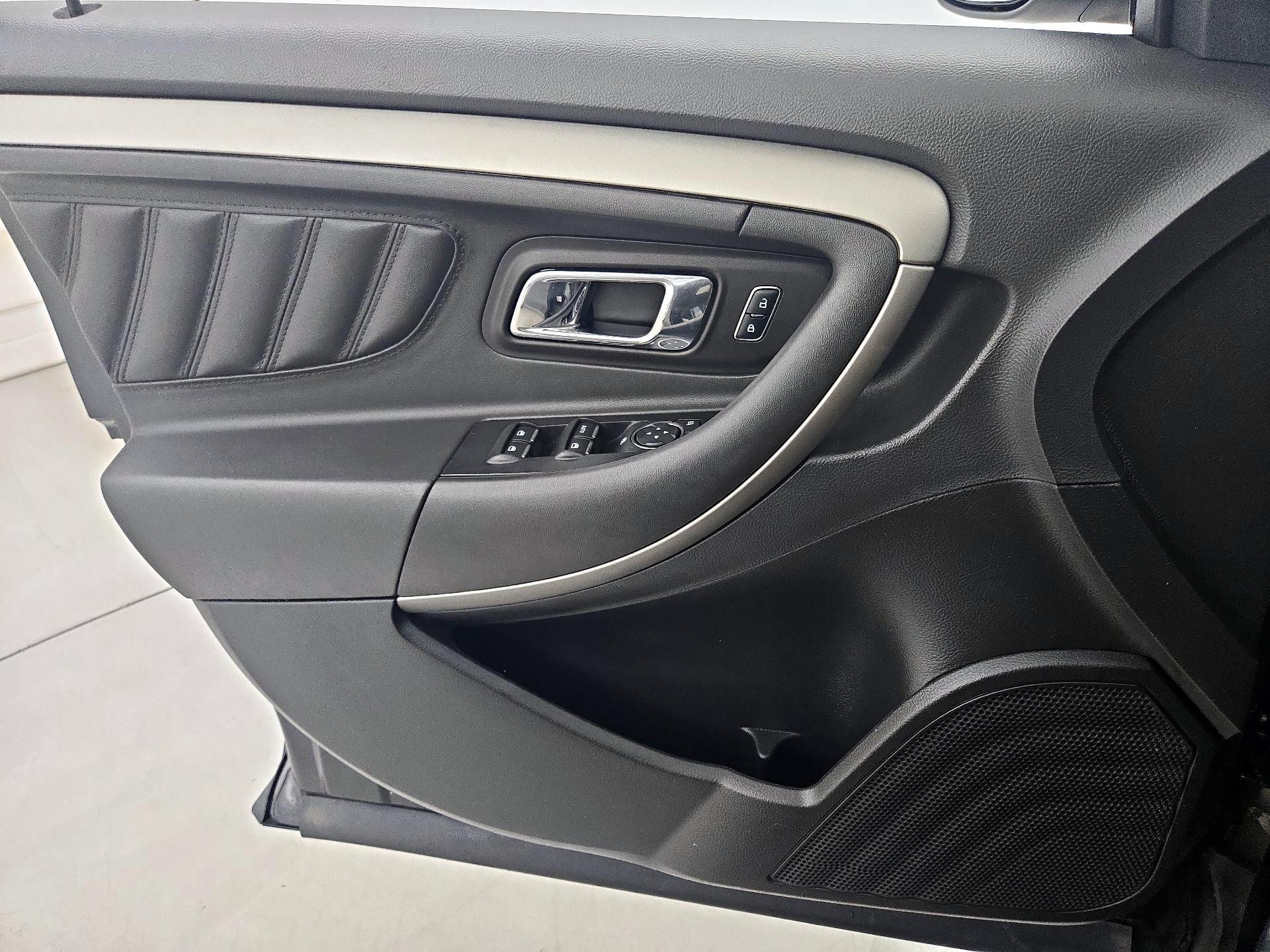 Thumbnail: 2014 Ford Taurus - 12