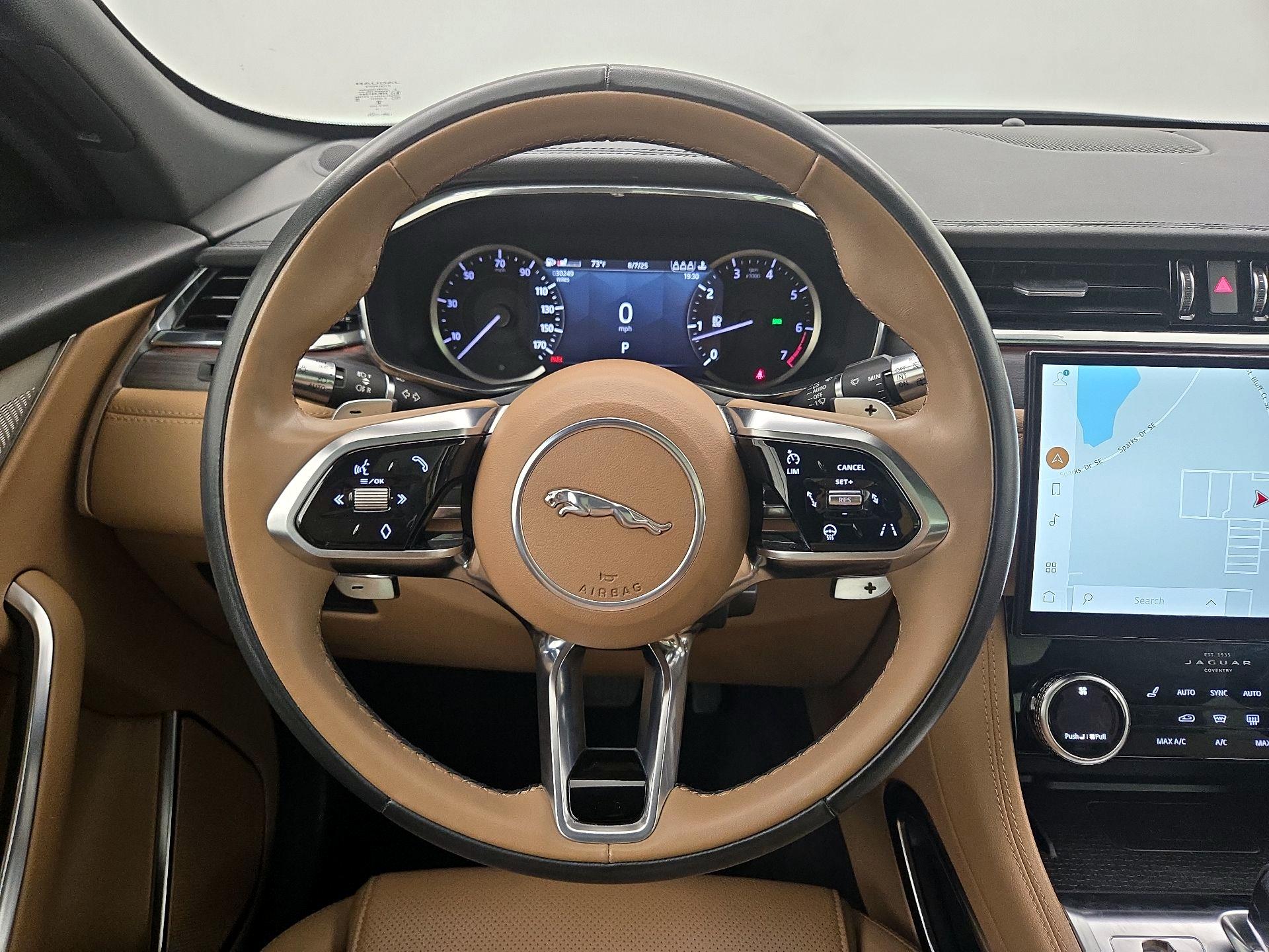 Thumbnail: 2022 Jaguar F-Pace - 10