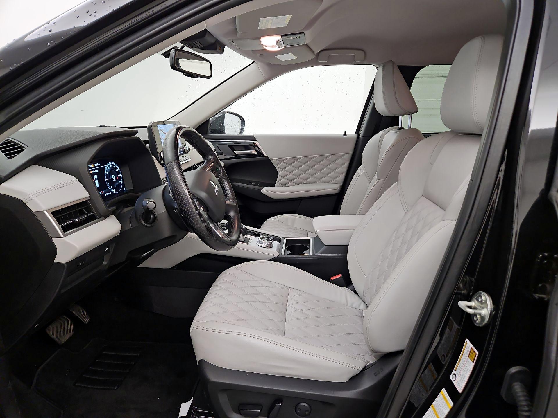 Thumbnail: 2022 Mitsubishi Outlander - 11