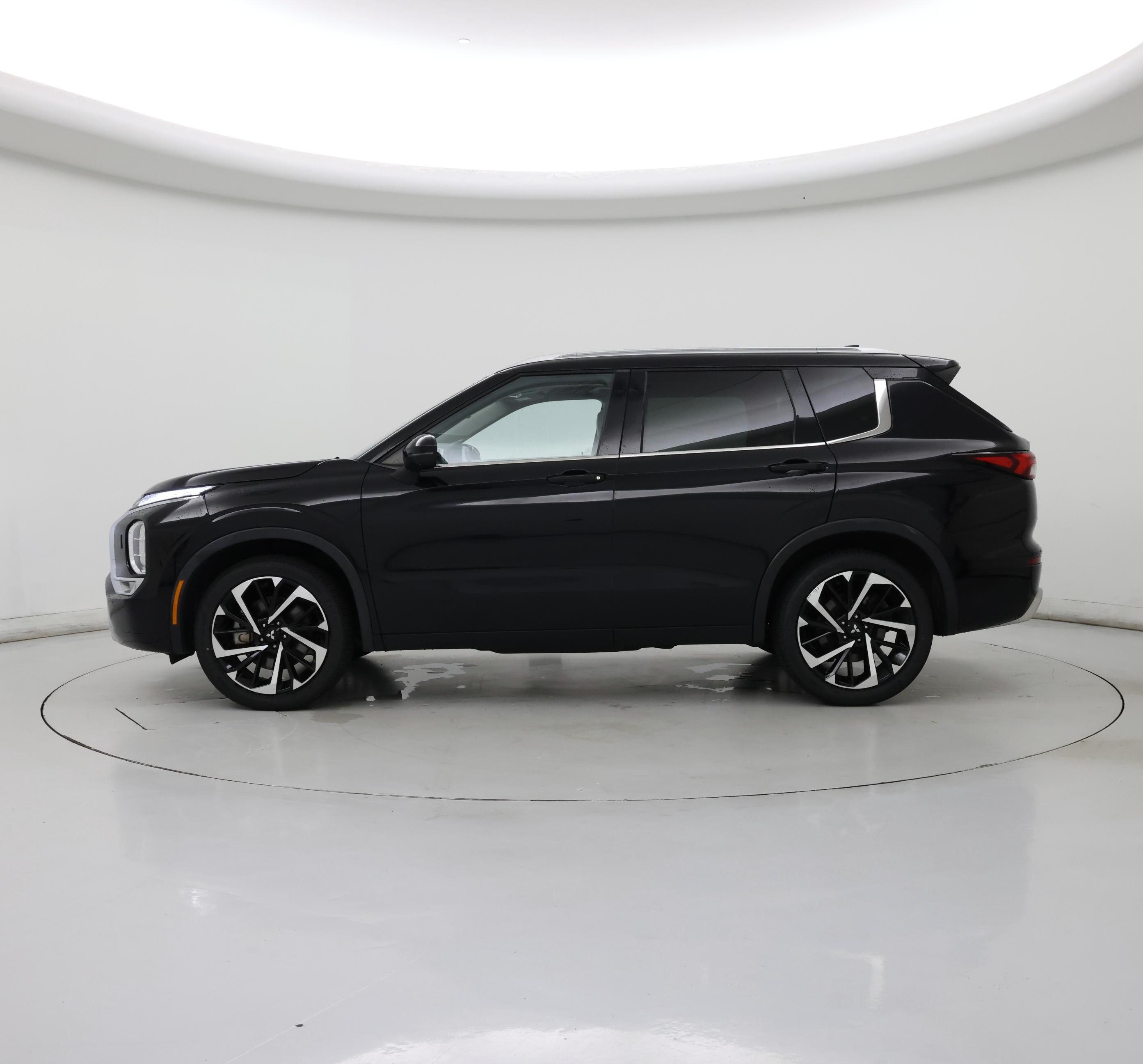Thumbnail: 2022 Mitsubishi Outlander - 3