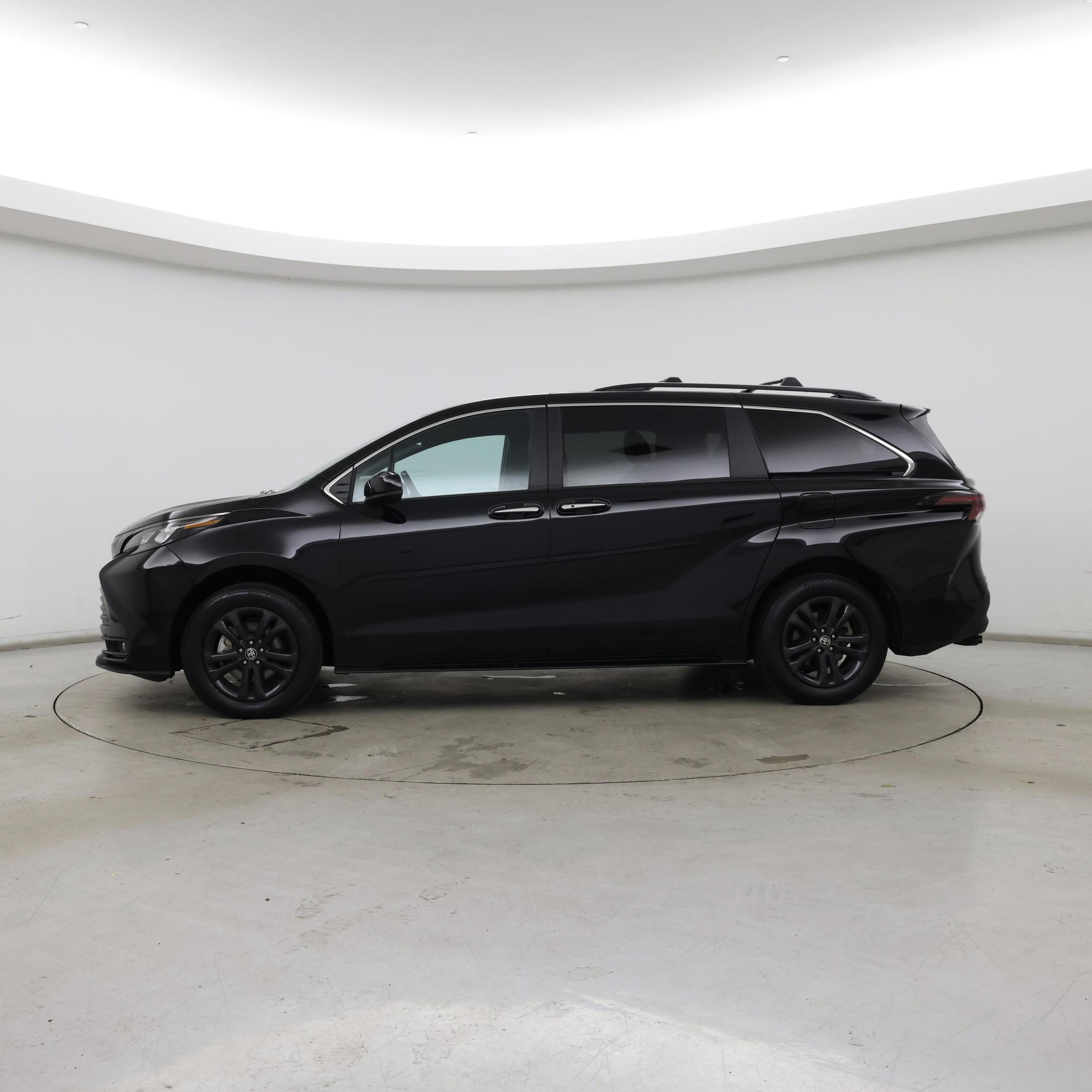 Thumbnail: 2024 Toyota Sienna - 3