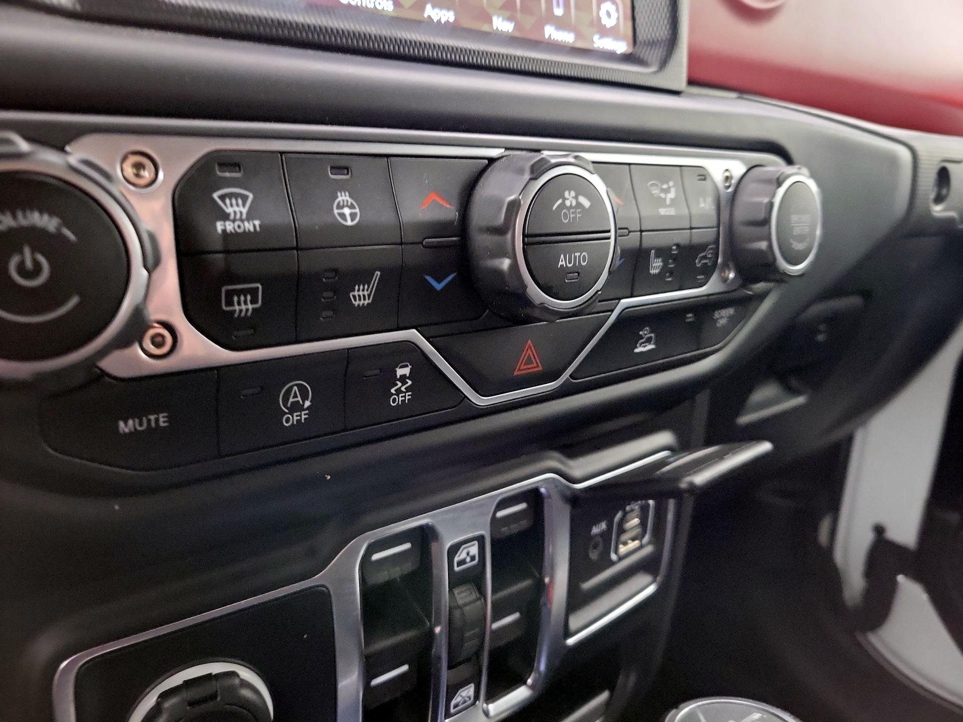 Thumbnail: 2023 Jeep Gladiator - 17