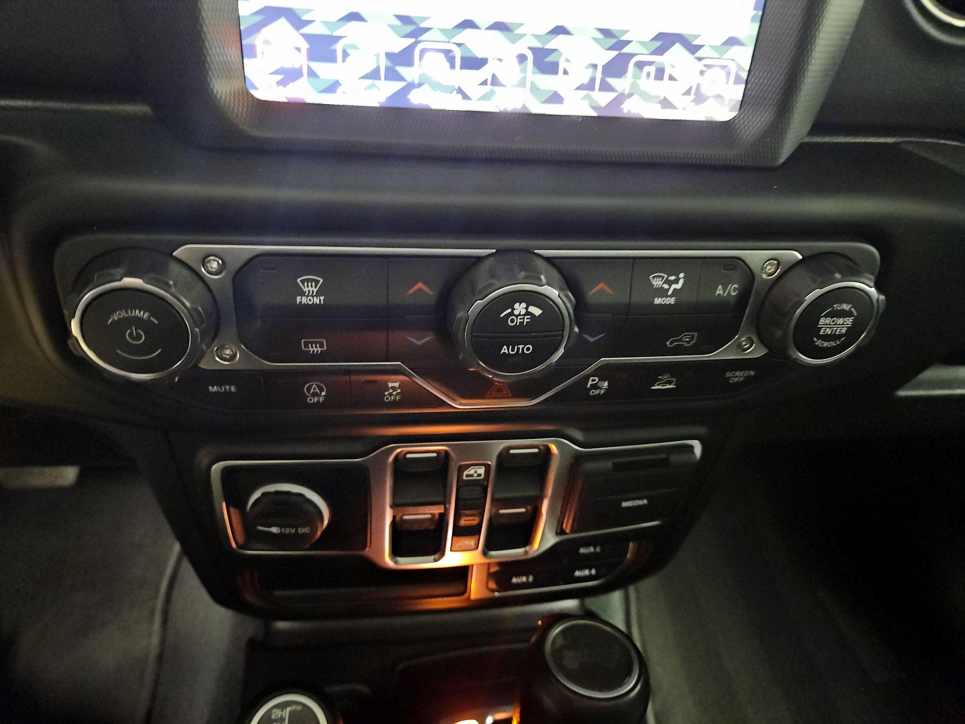 Thumbnail: 2022 Jeep Wrangler - 17
