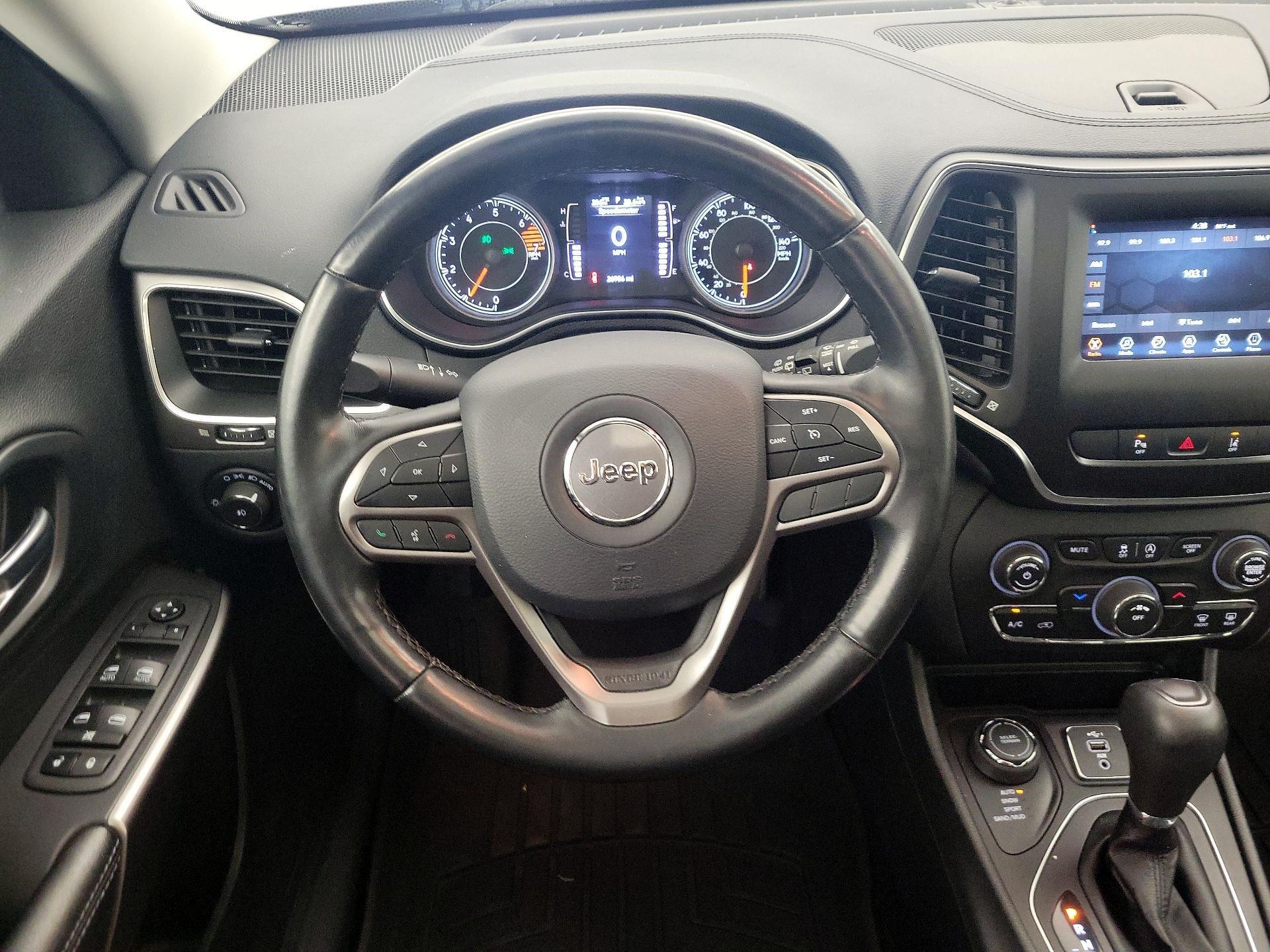 Thumbnail: 2021 Jeep Cherokee - 10