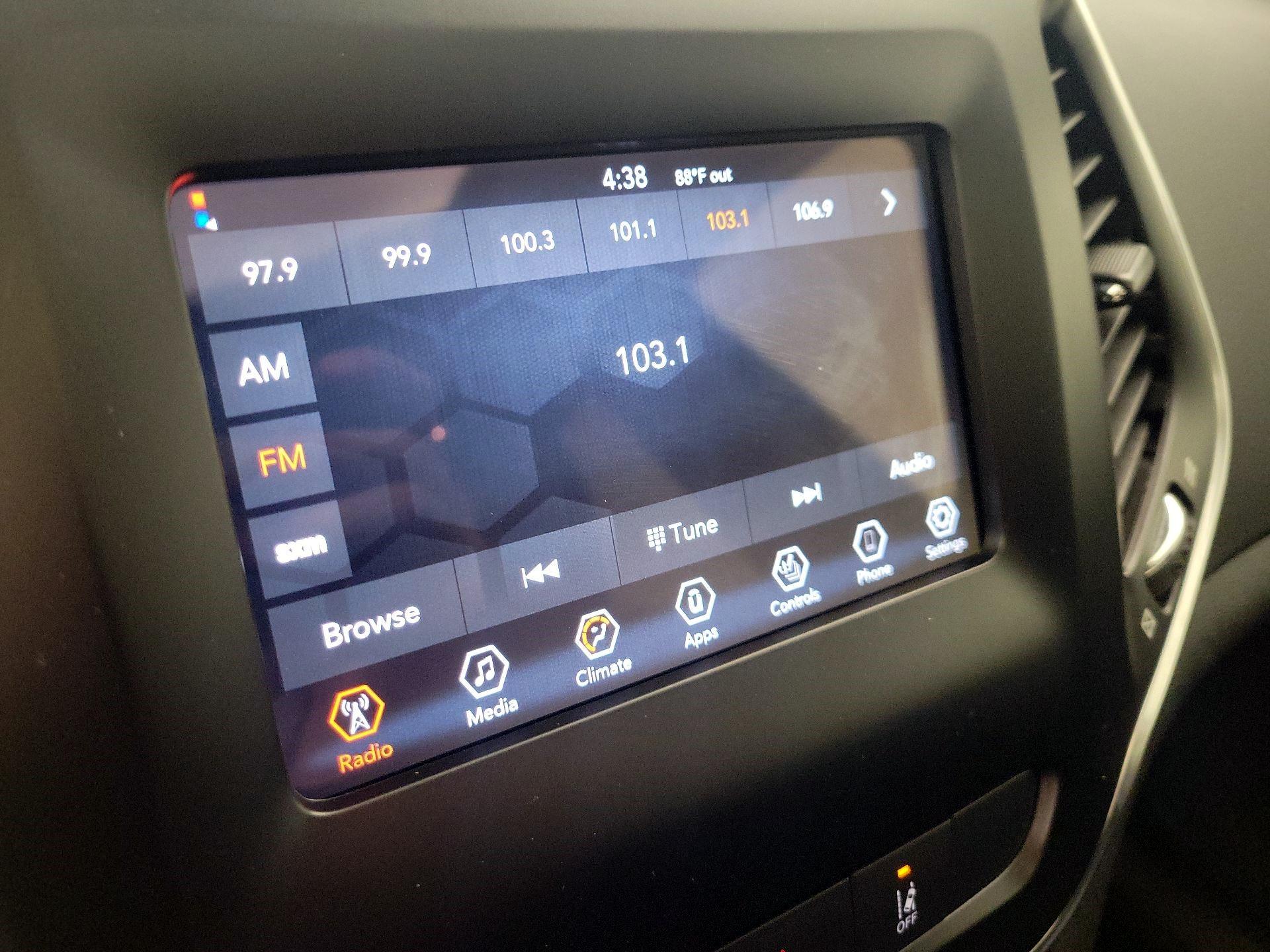 Thumbnail: 2021 Jeep Cherokee - 15