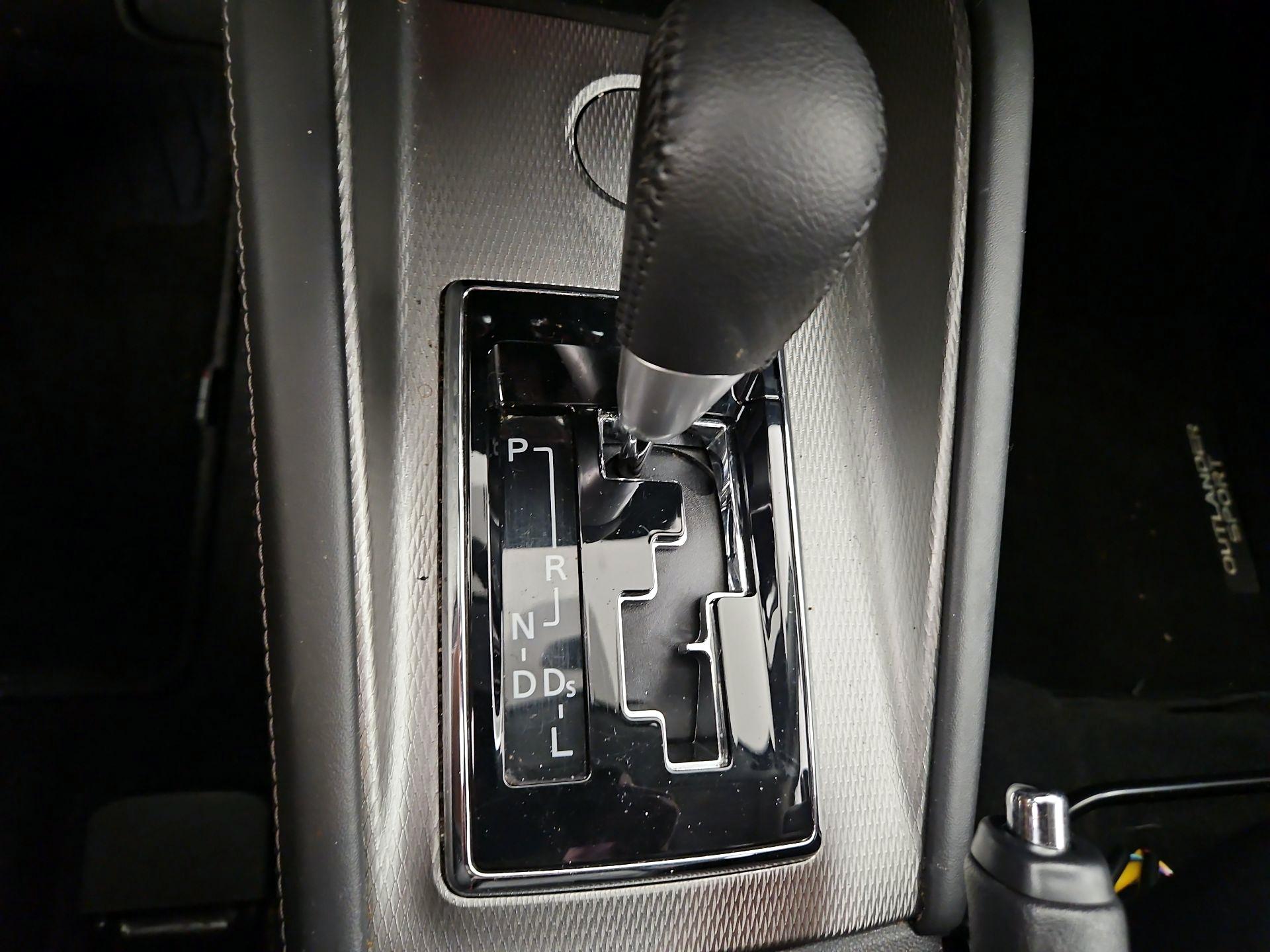 Thumbnail: 2018 Mitsubishi Outlander Sport - 17