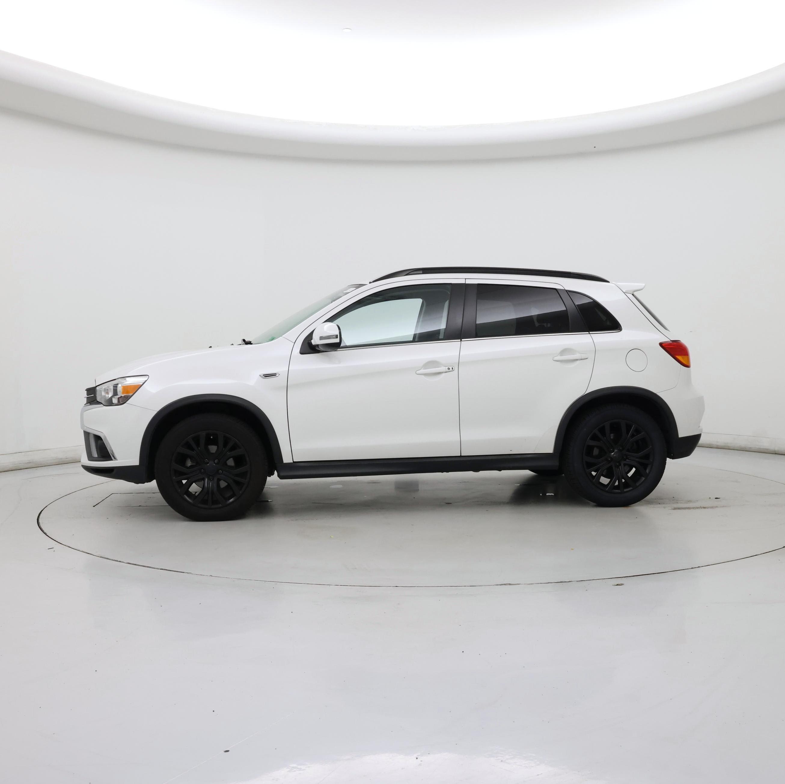 Thumbnail: 2018 Mitsubishi Outlander Sport - 3