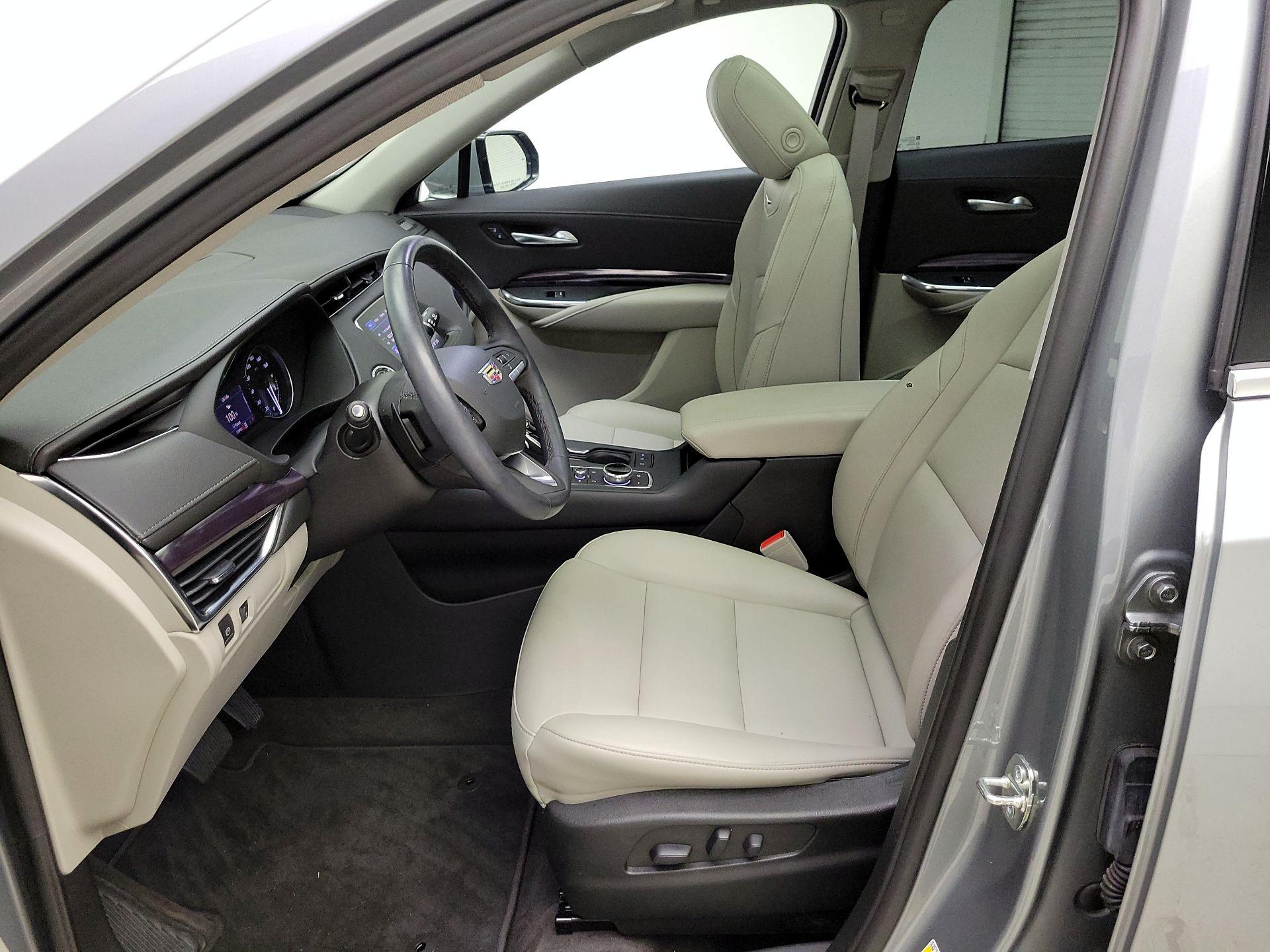 Thumbnail: 2023 Cadillac XT4 - 11