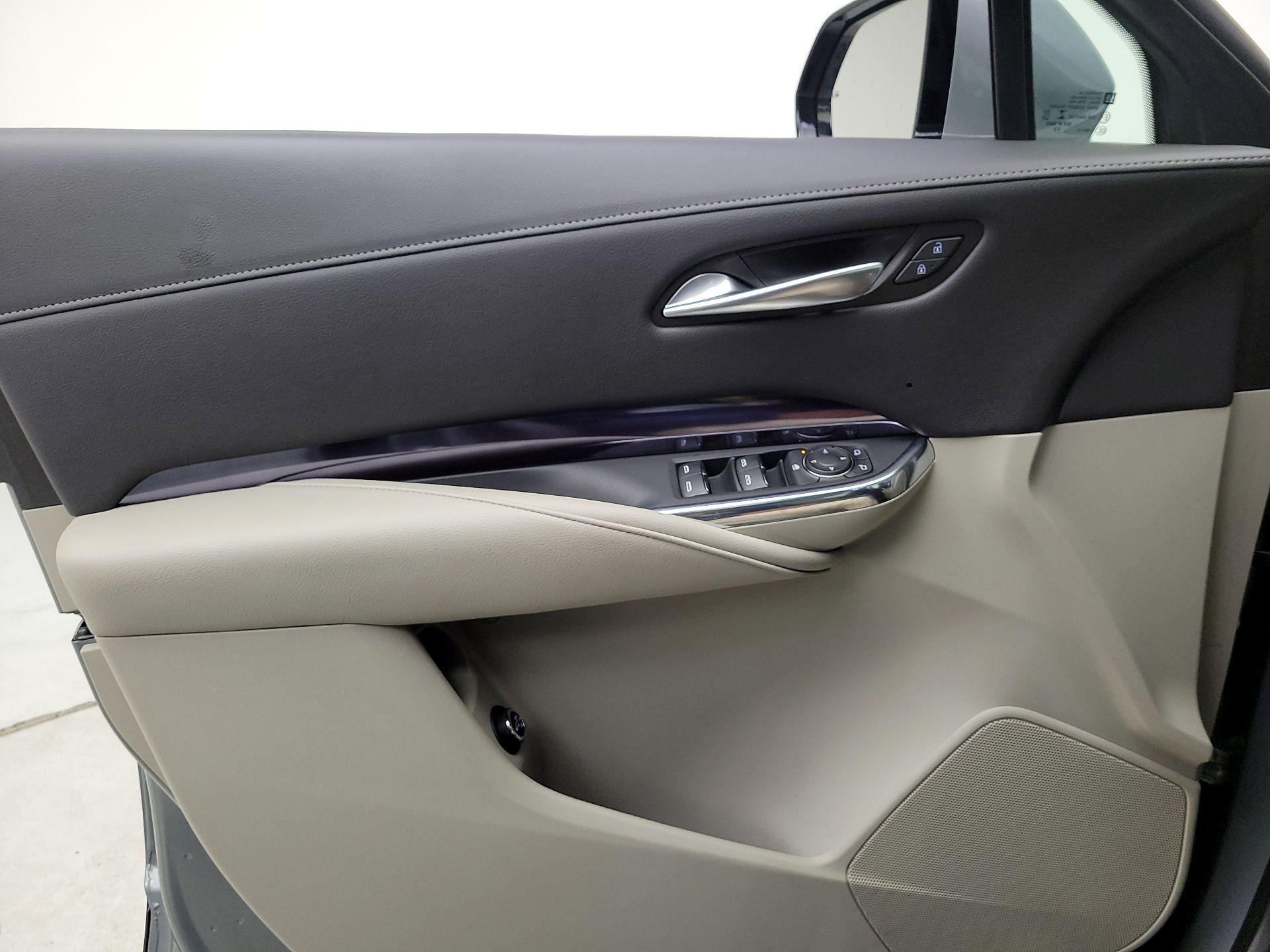 Thumbnail: 2023 Cadillac XT4 - 12