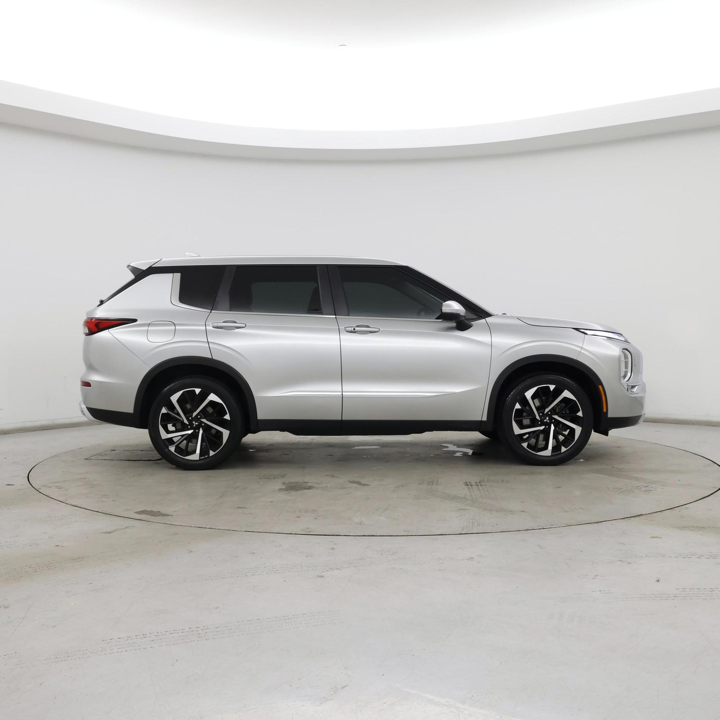 Thumbnail: 2022 Mitsubishi Outlander - 7