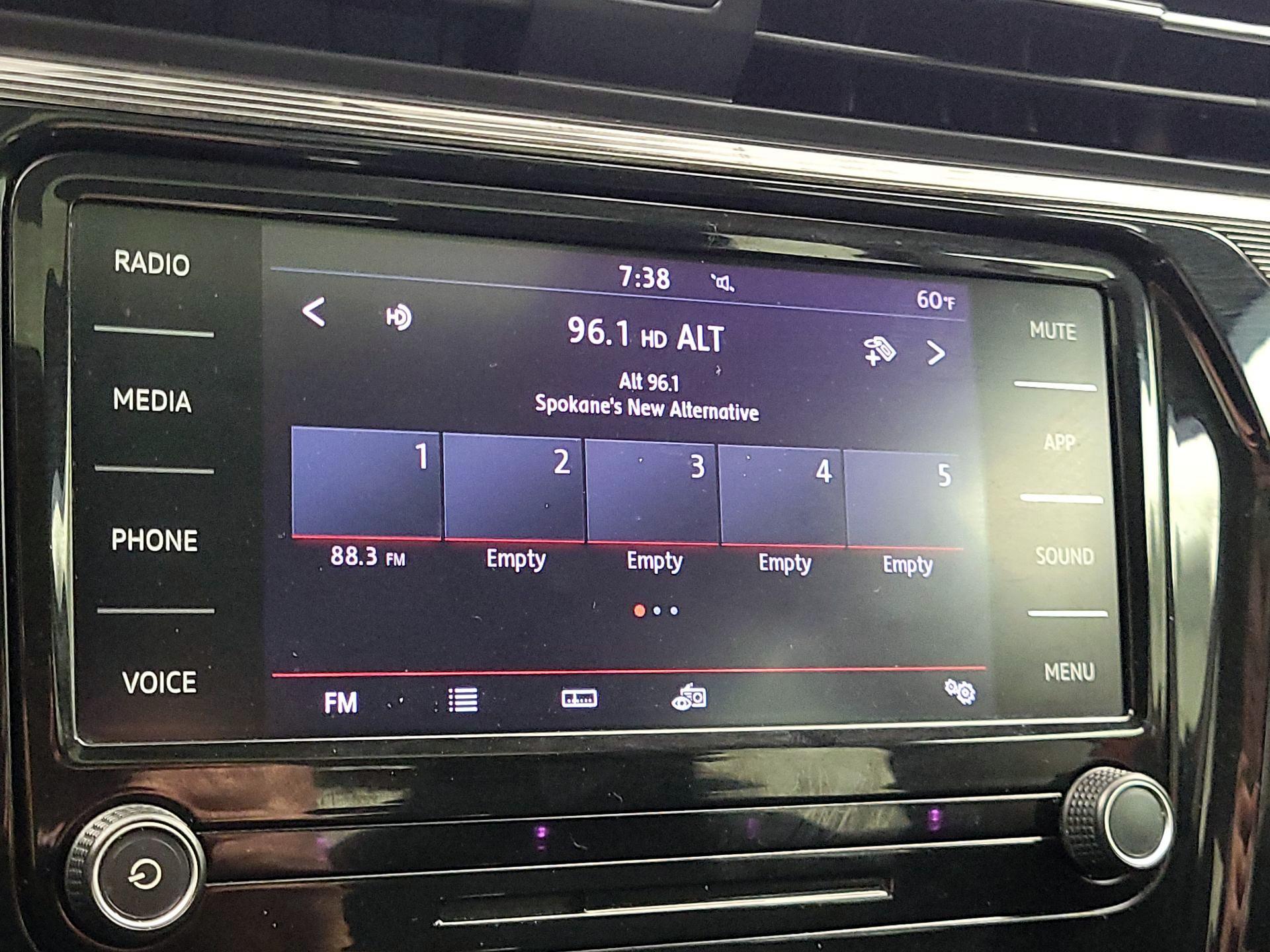 Thumbnail: 2020 Volkswagen Passat - 15