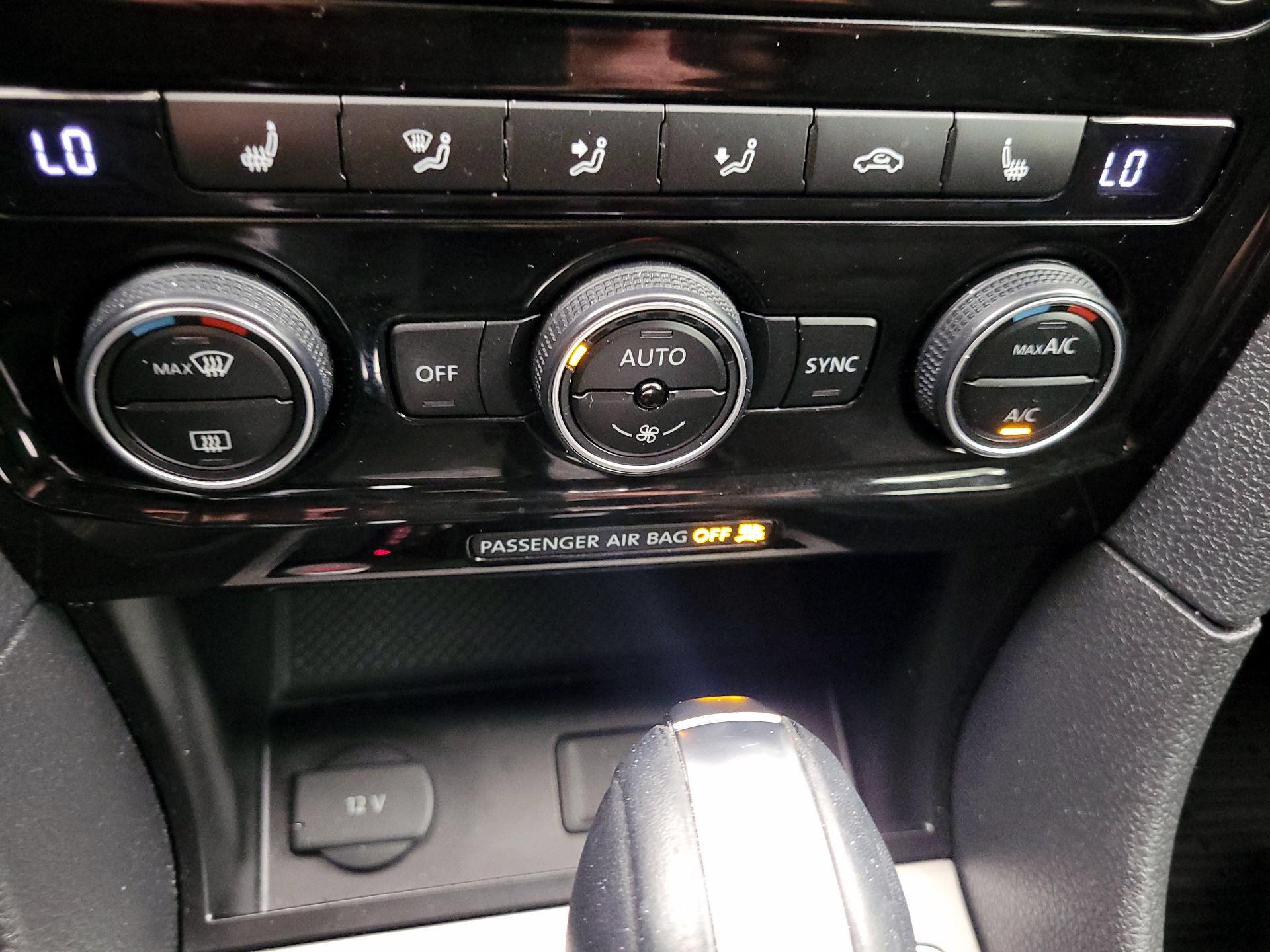 Thumbnail: 2020 Volkswagen Passat - 16