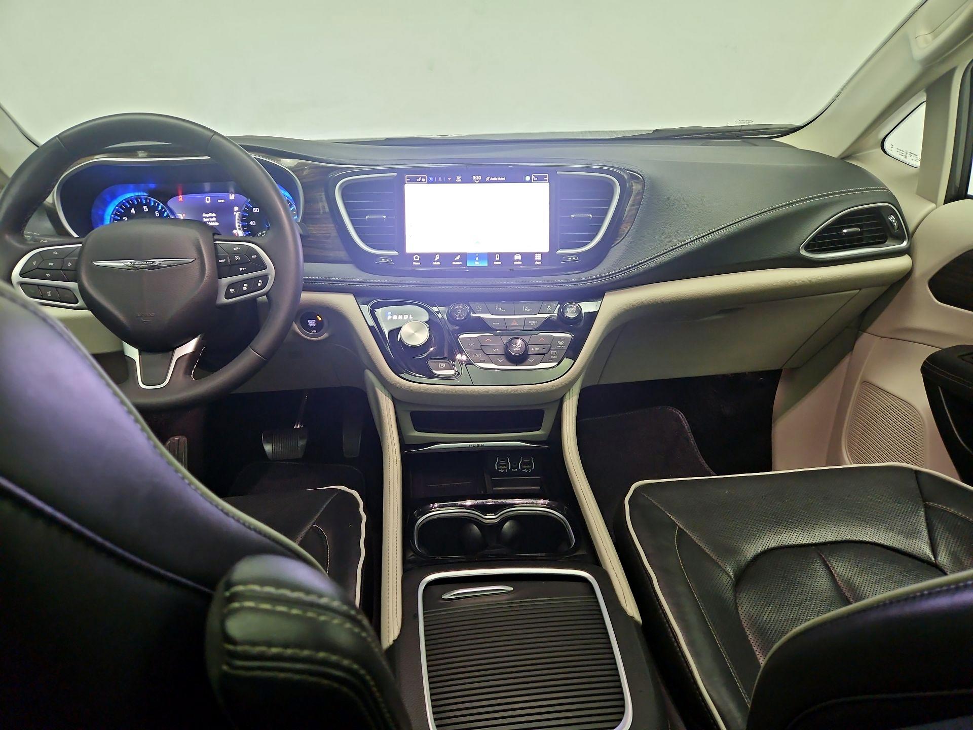Thumbnail: 2023 Chrysler Pacifica - 9