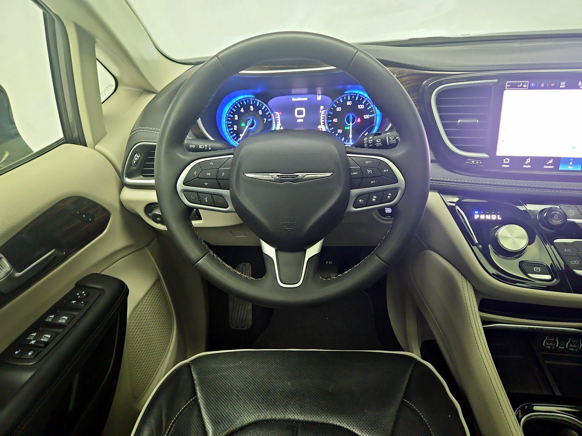 Thumbnail: 2023 Chrysler Pacifica - 10
