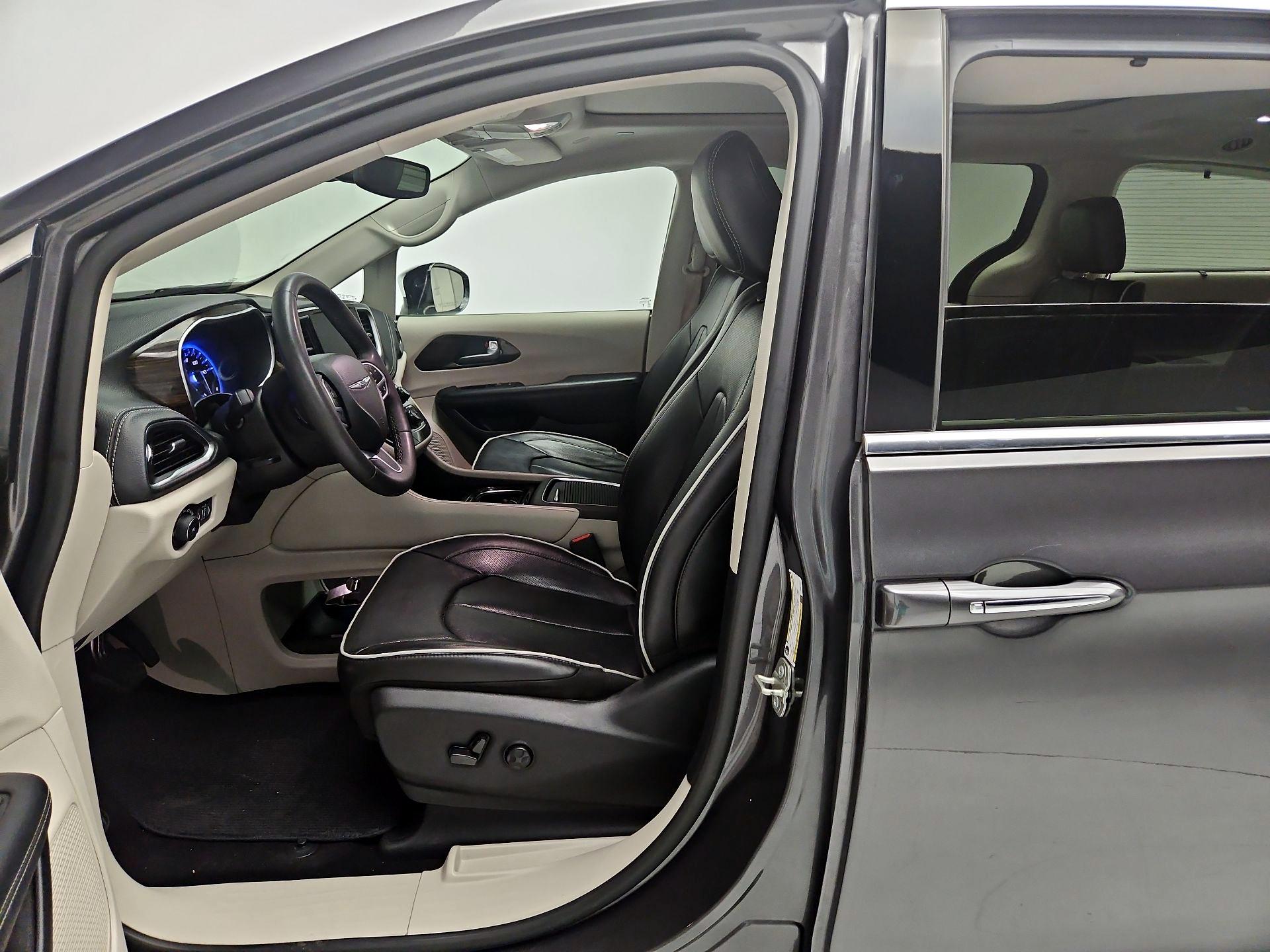 Thumbnail: 2023 Chrysler Pacifica - 11