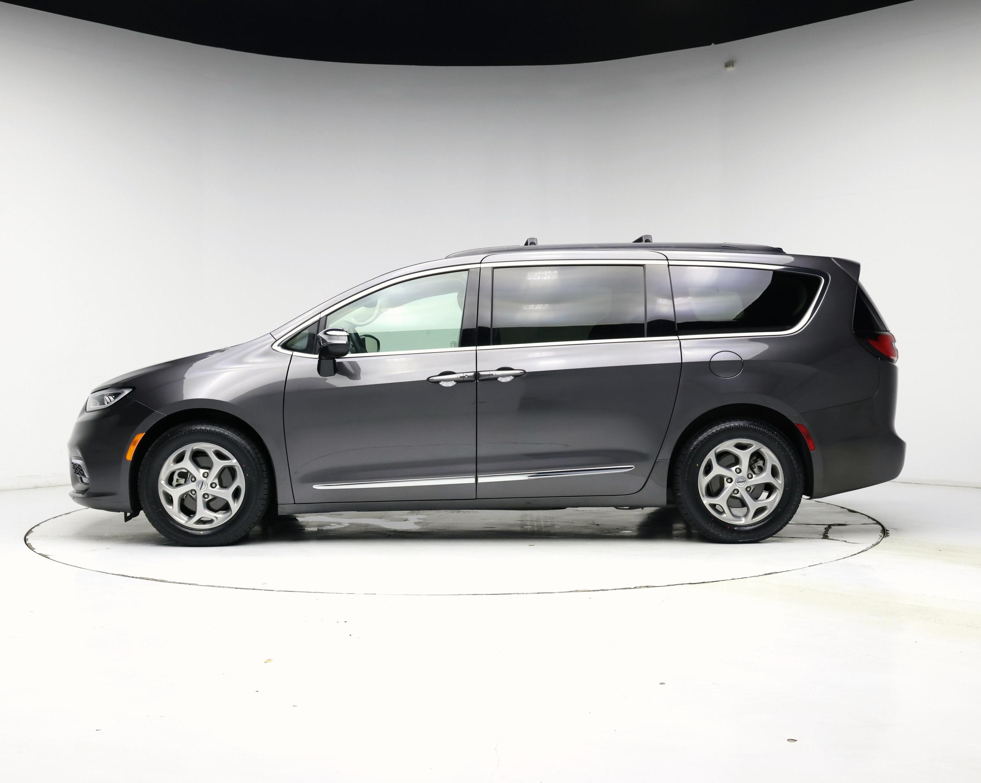 Thumbnail: 2023 Chrysler Pacifica - 3