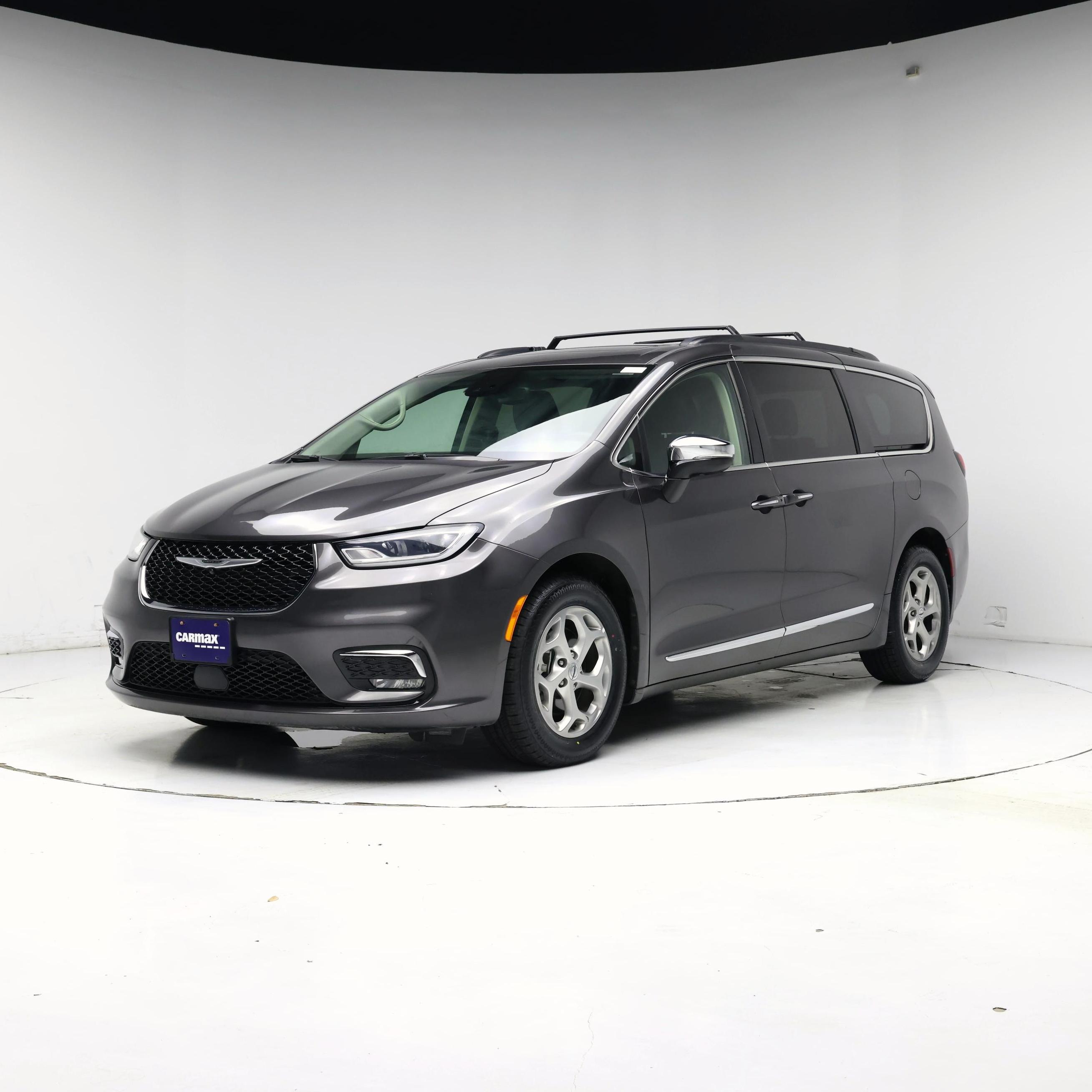 Thumbnail: 2023 Chrysler Pacifica - 4