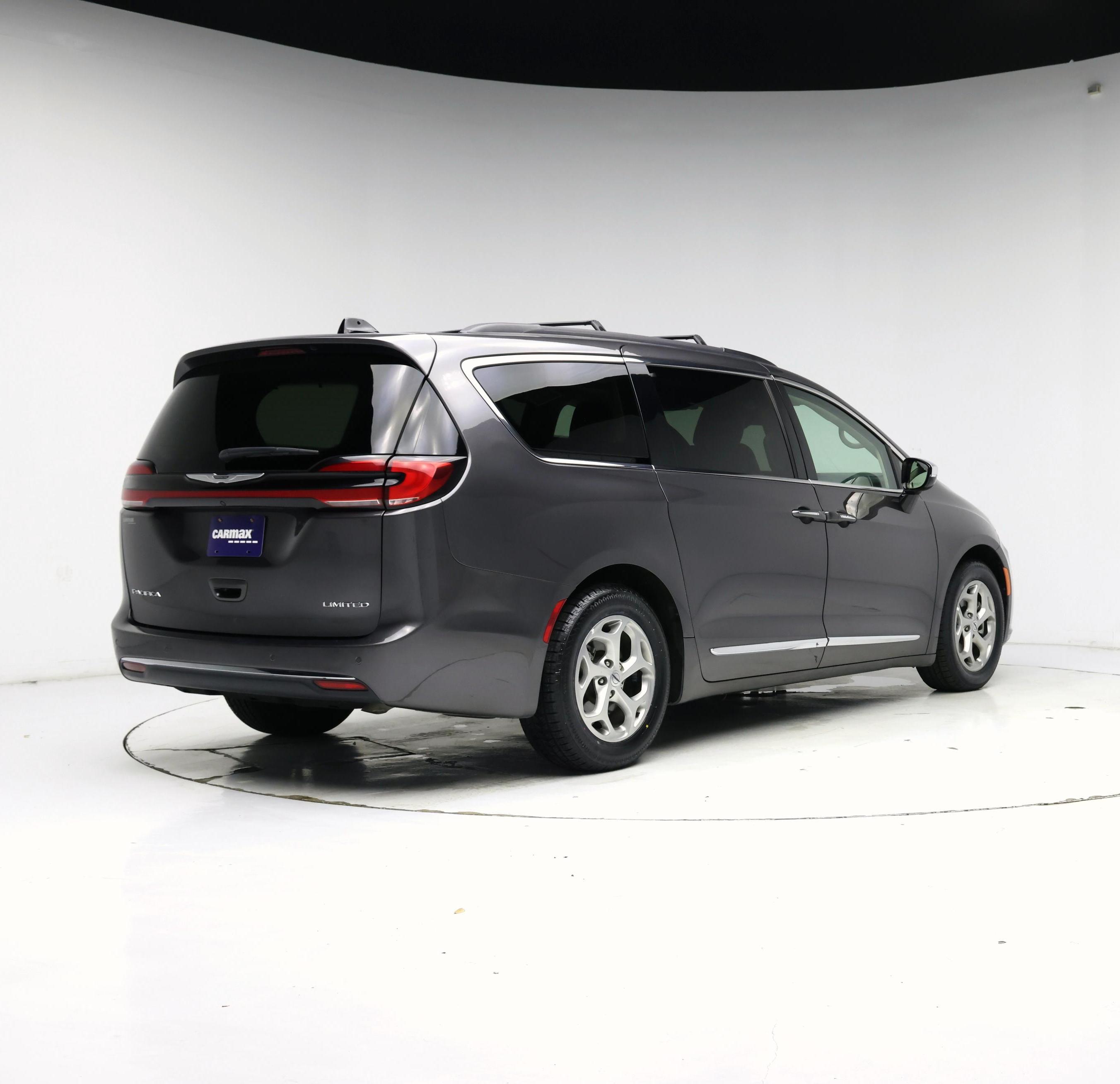 Thumbnail: 2023 Chrysler Pacifica - 8
