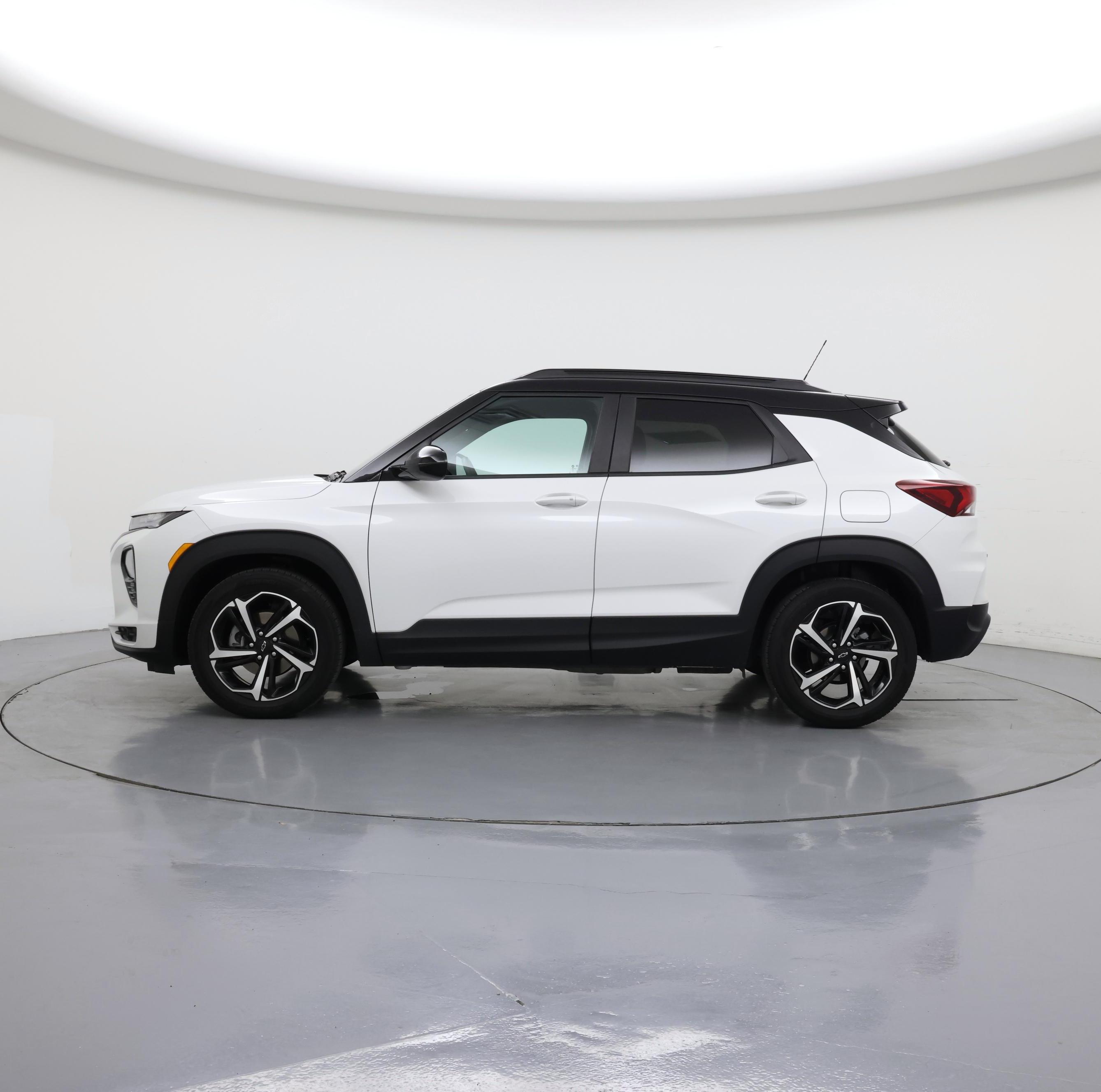 Thumbnail: 2023 Chevrolet TrailBlazer - 3