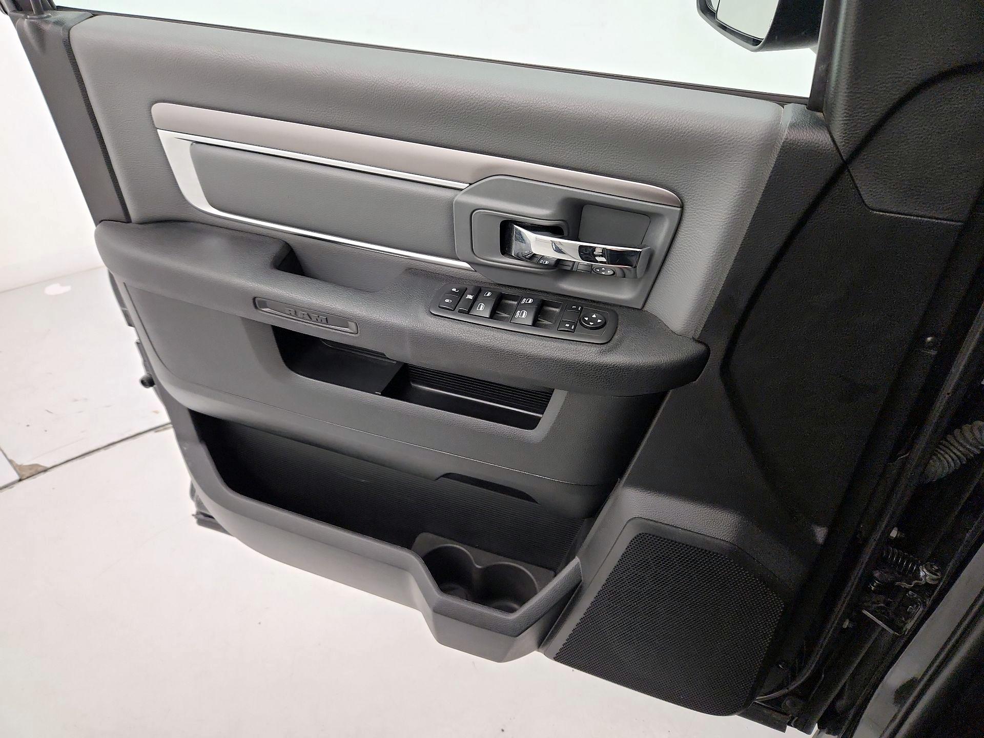 Thumbnail: 2023 RAM 1500 Classic - 12