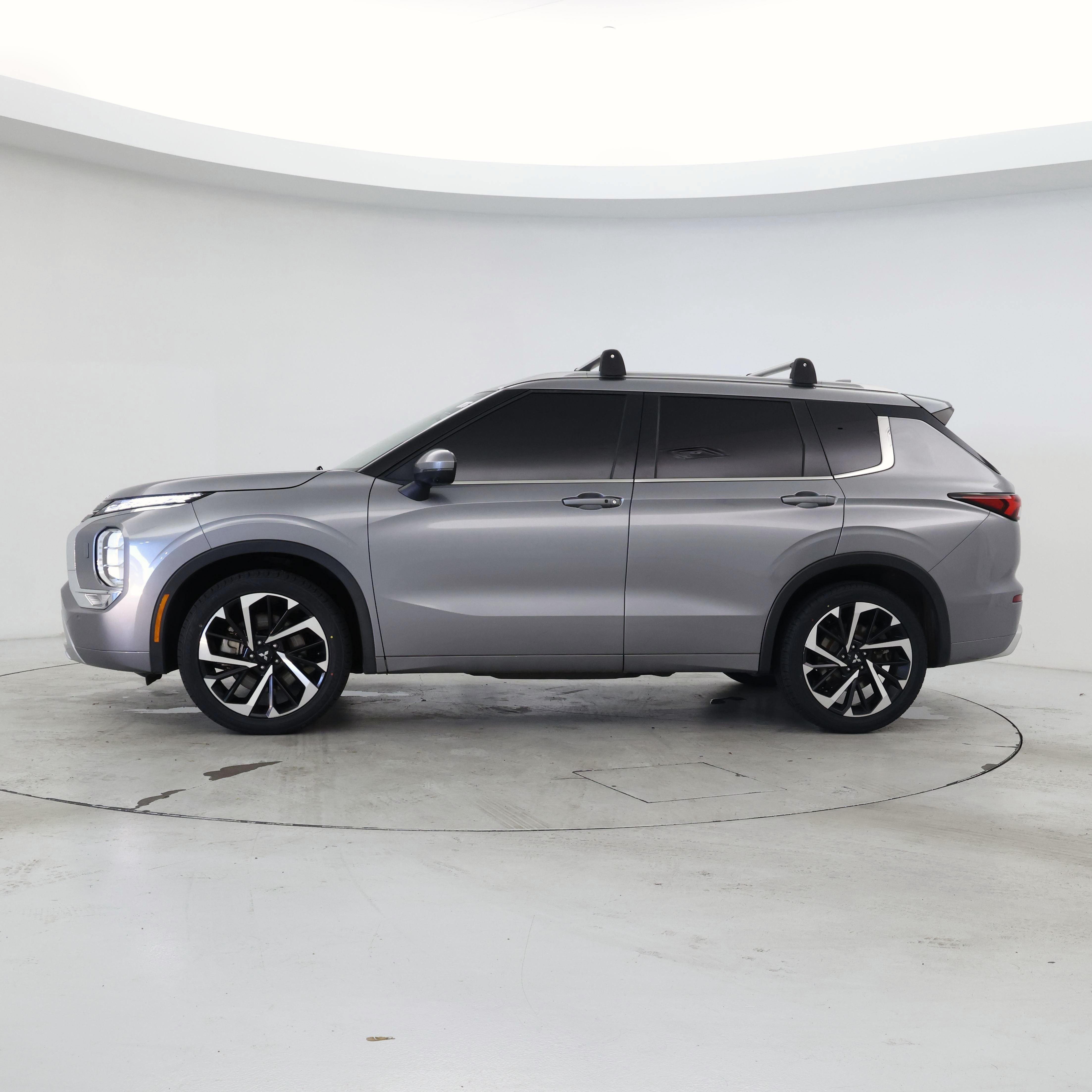 Thumbnail: 2022 Mitsubishi Outlander - 3