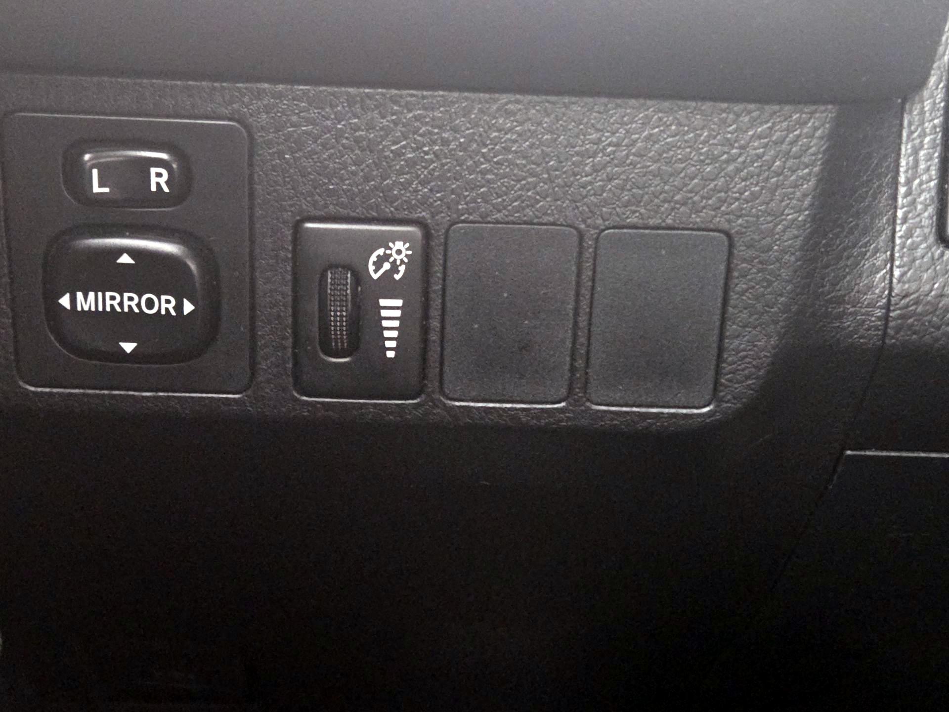 Thumbnail: 2016 Toyota RAV4 - 13