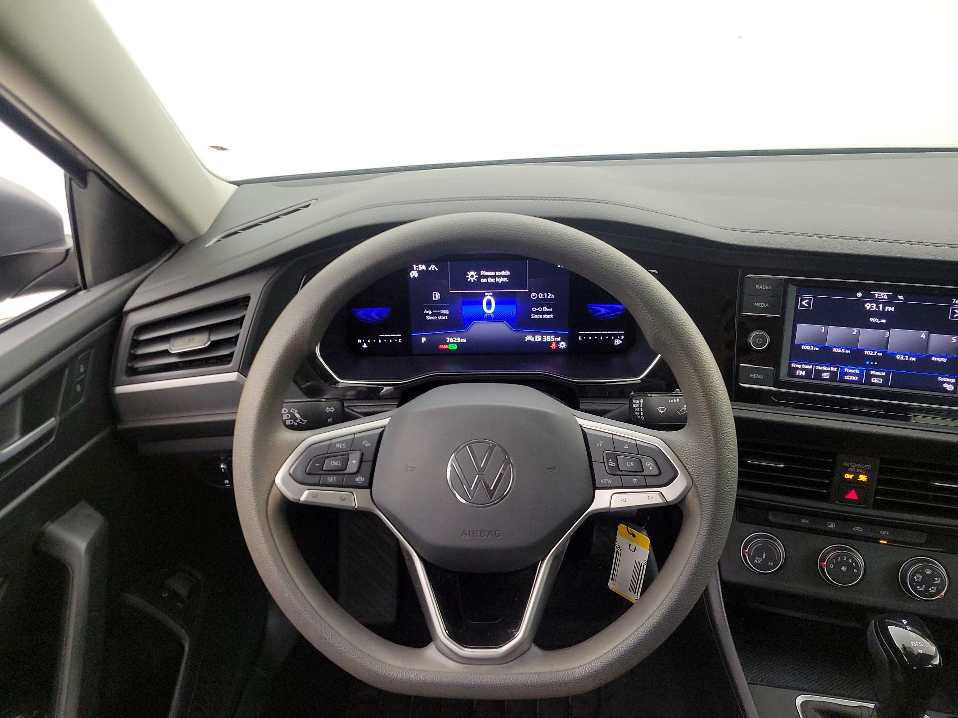 Thumbnail: 2023 Volkswagen Jetta - 10