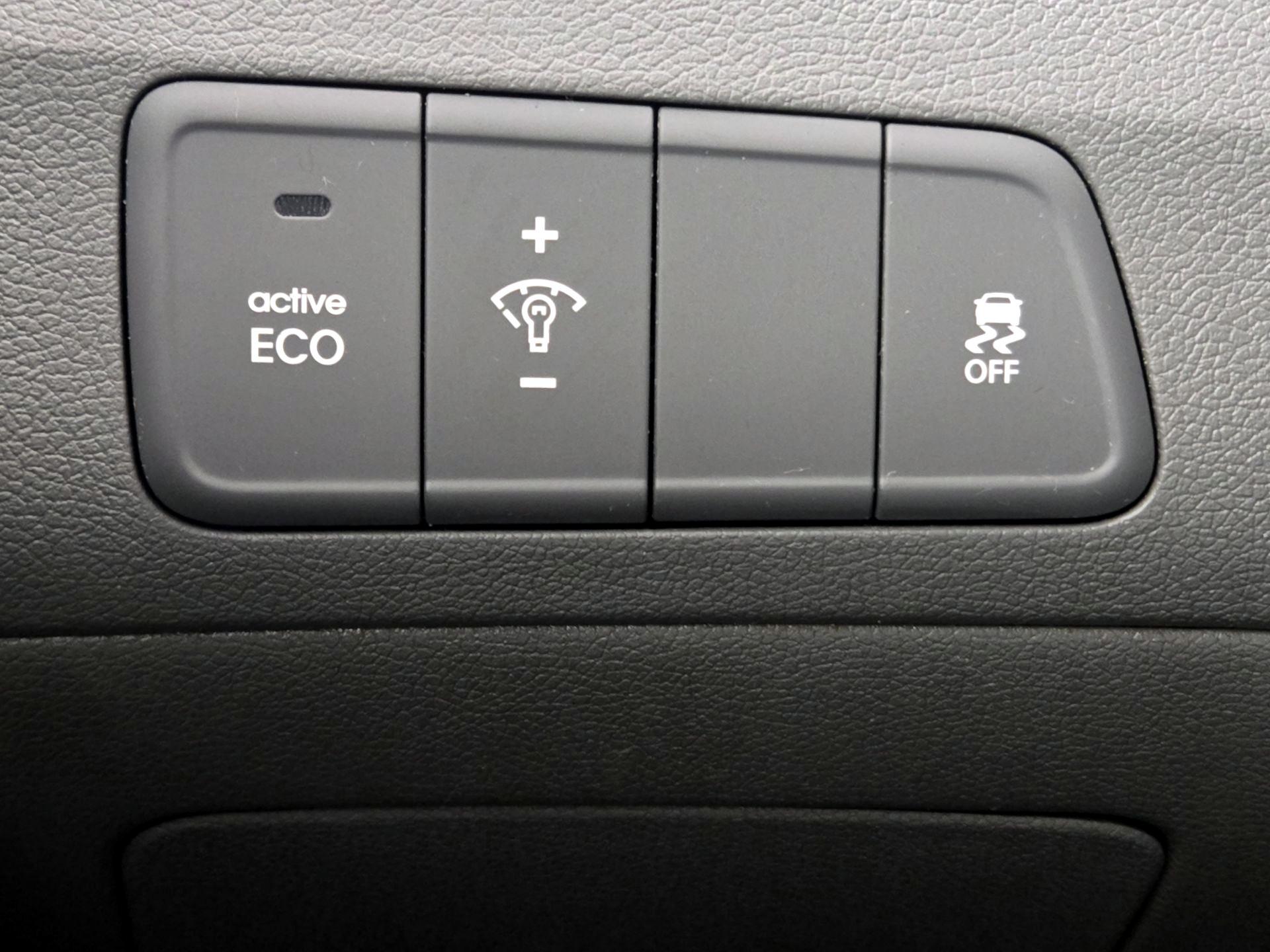Thumbnail: 2016 Hyundai Elantra - 13
