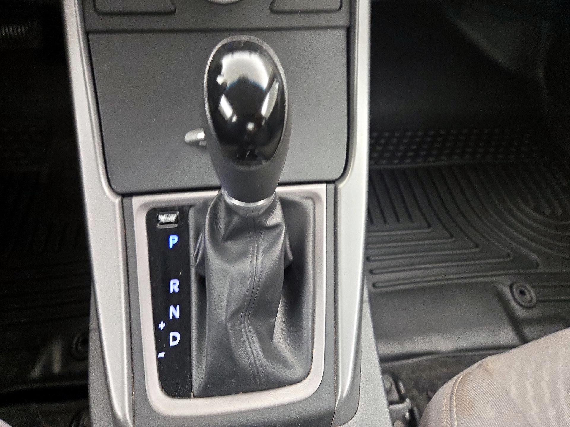 Thumbnail: 2016 Hyundai Elantra - 16