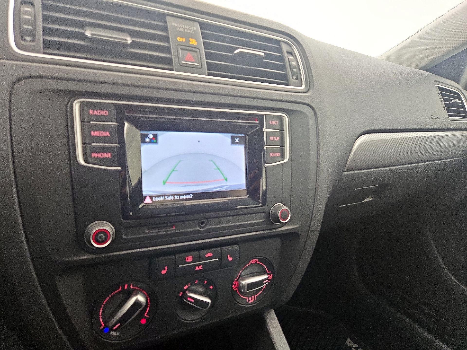 Thumbnail: 2017 Volkswagen Jetta - 14