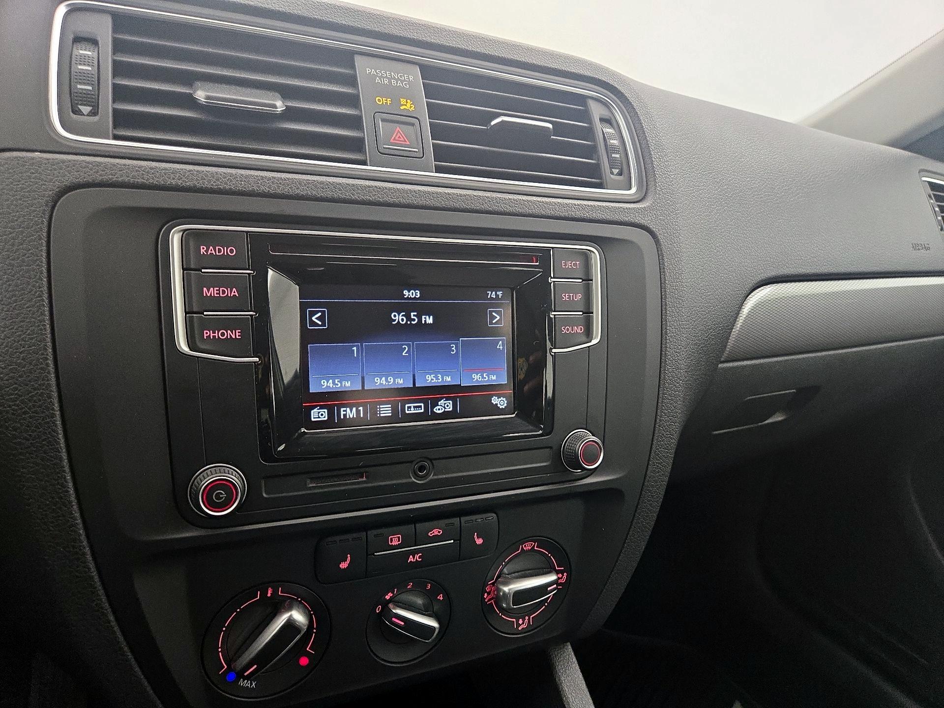 Thumbnail: 2017 Volkswagen Jetta - 15