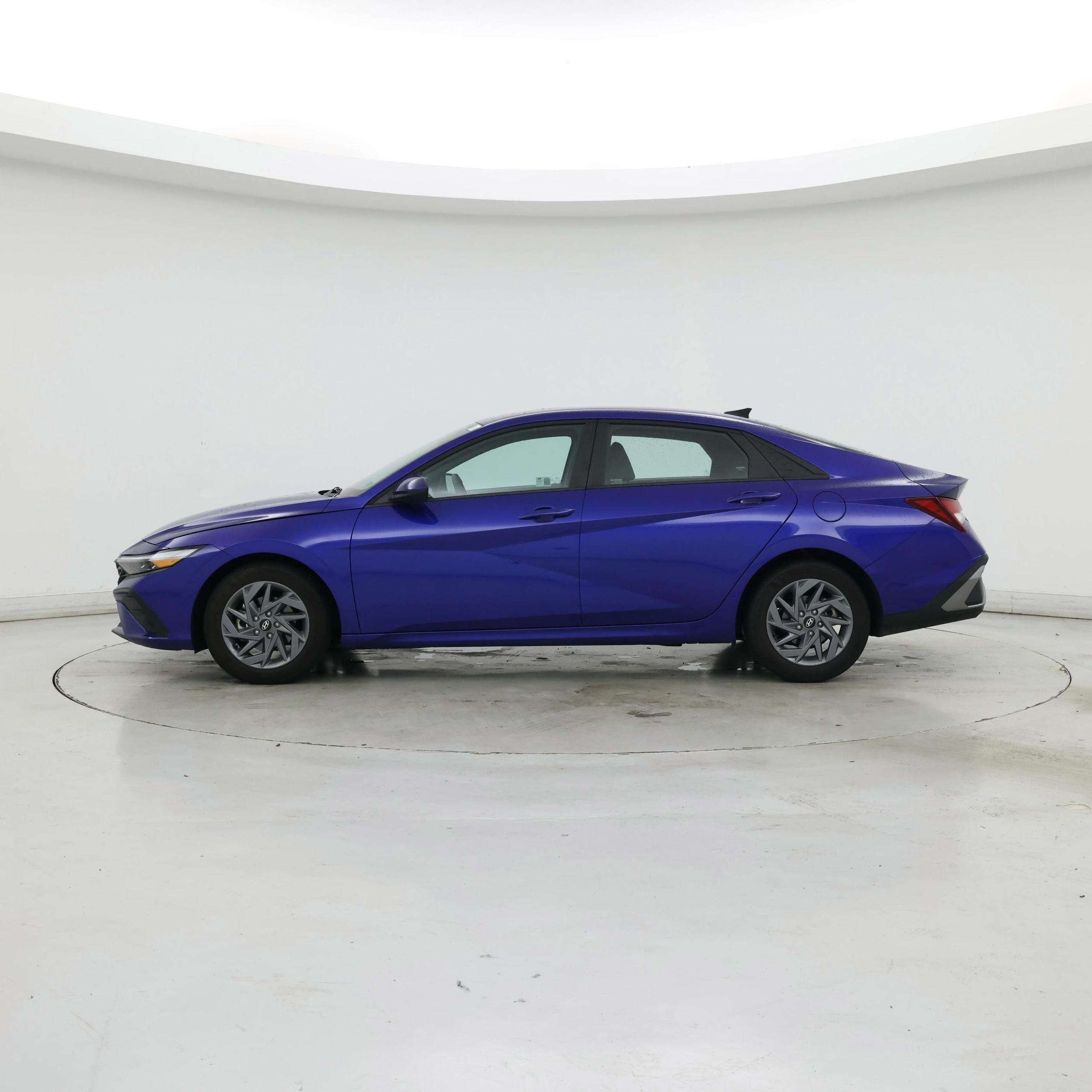 Thumbnail: 2024 Hyundai Elantra - 3
