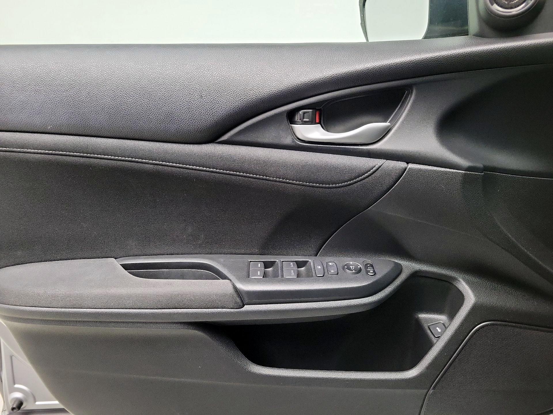 Thumbnail: 2020 Honda Insight - 12