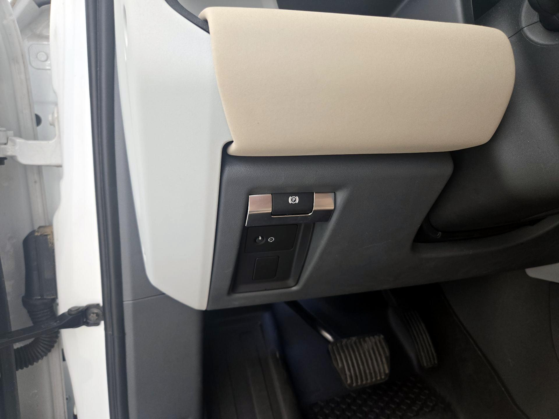 Thumbnail: 2021 Land Rover Defender - 13