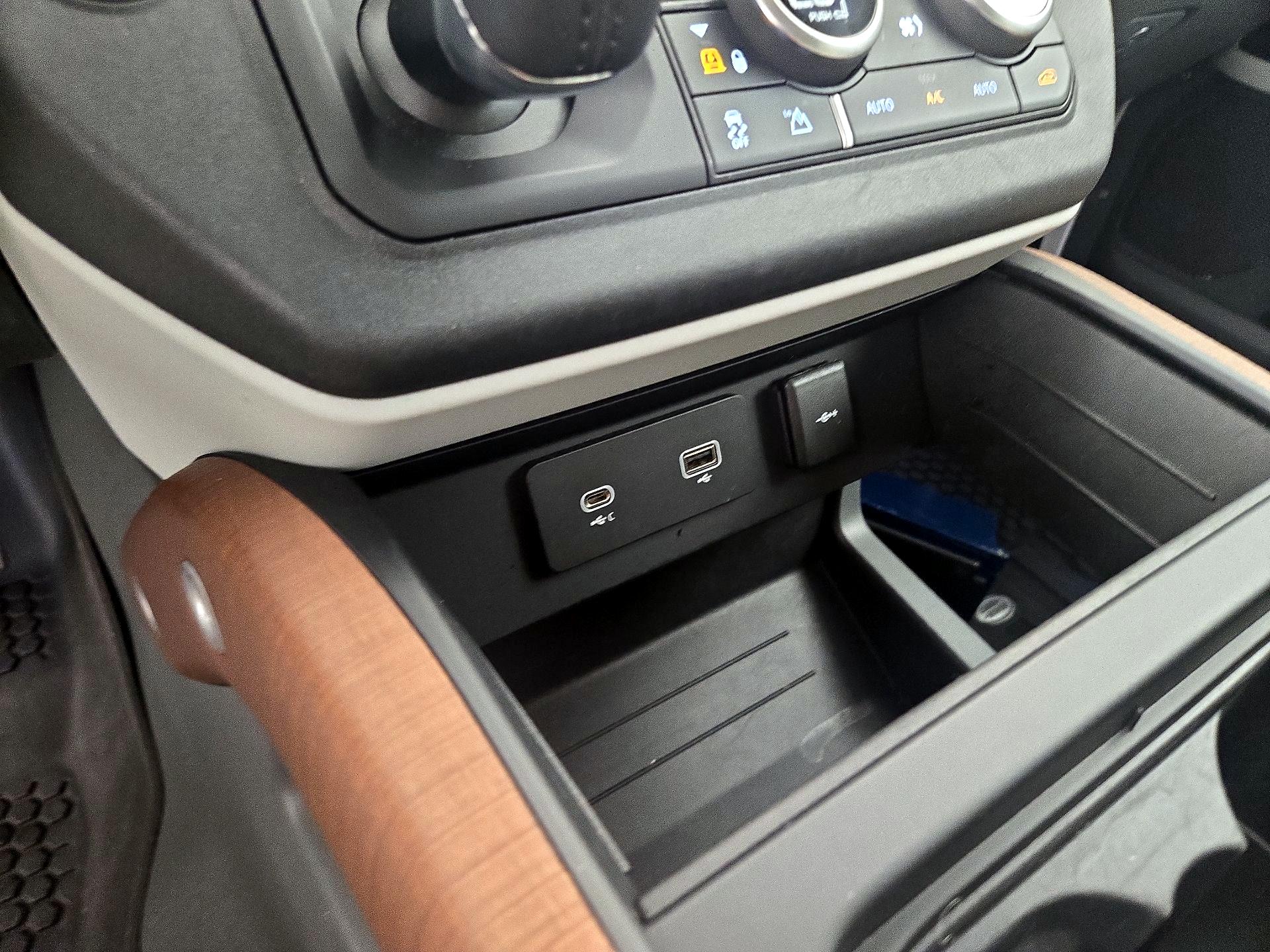 Thumbnail: 2021 Land Rover Defender - 19