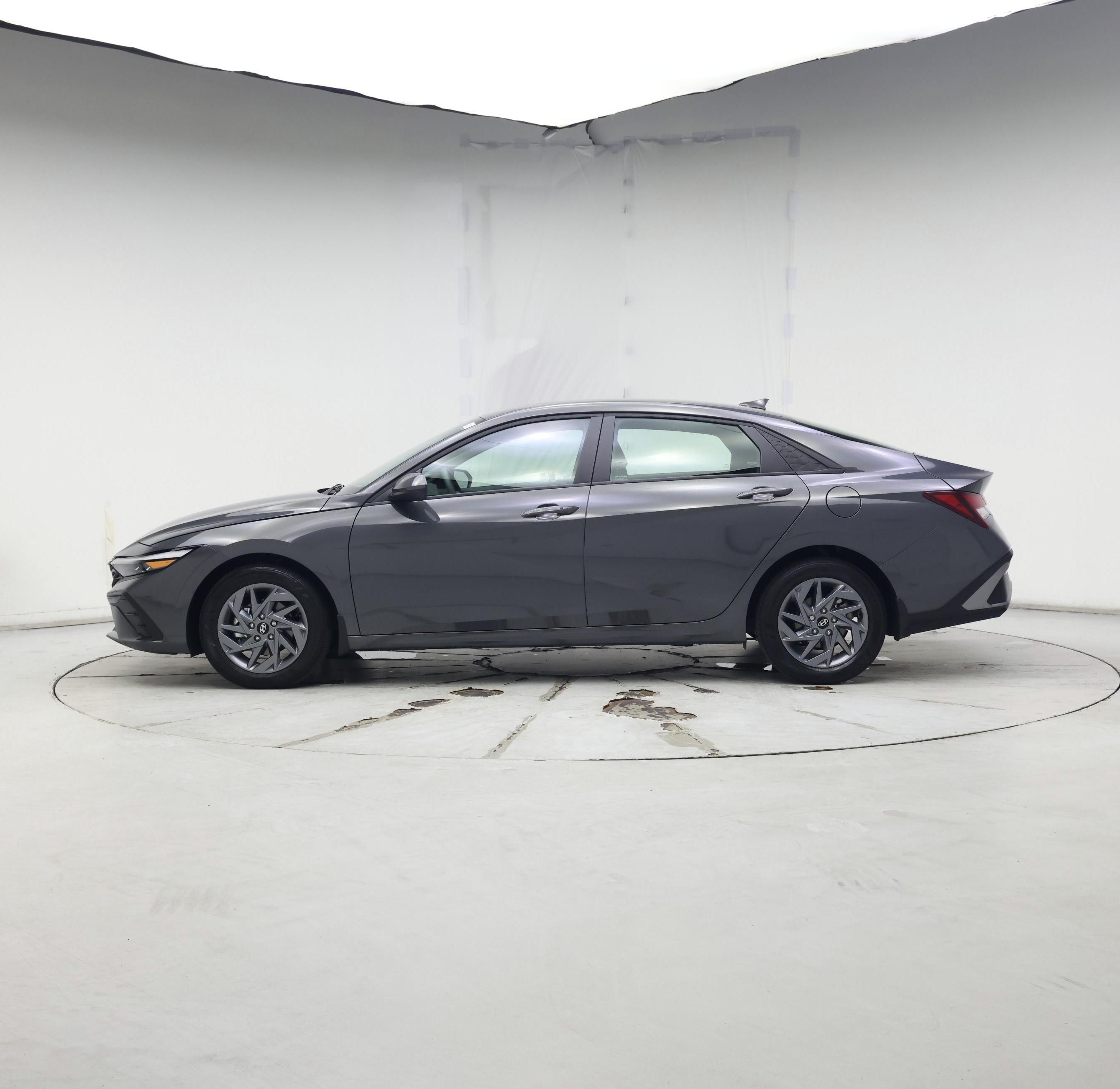 Thumbnail: 2024 Hyundai Elantra - 3