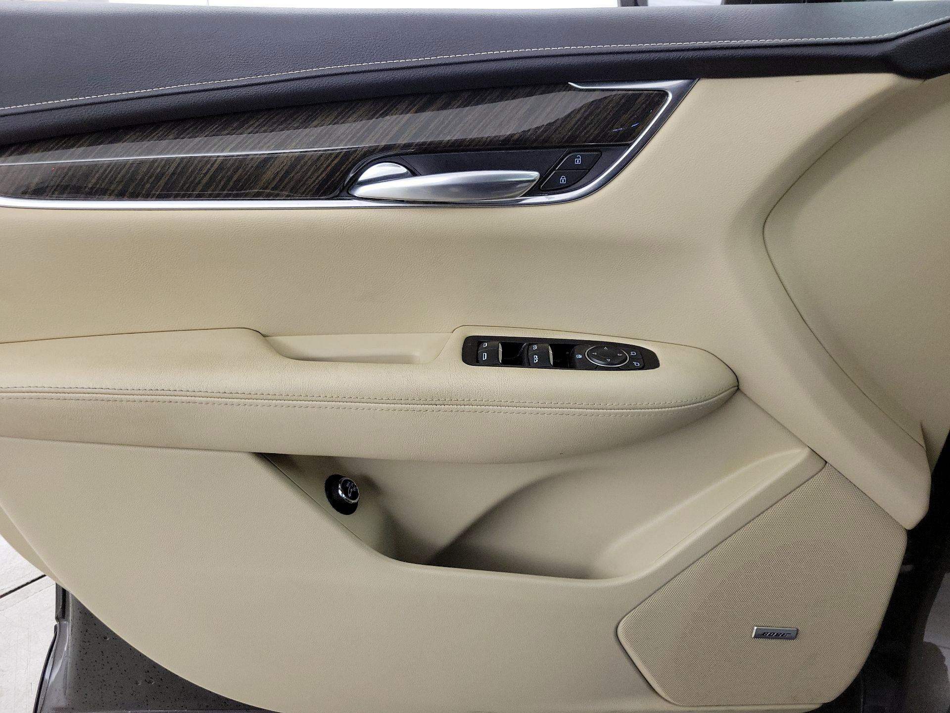 Thumbnail: 2019 Cadillac XT5 - 12