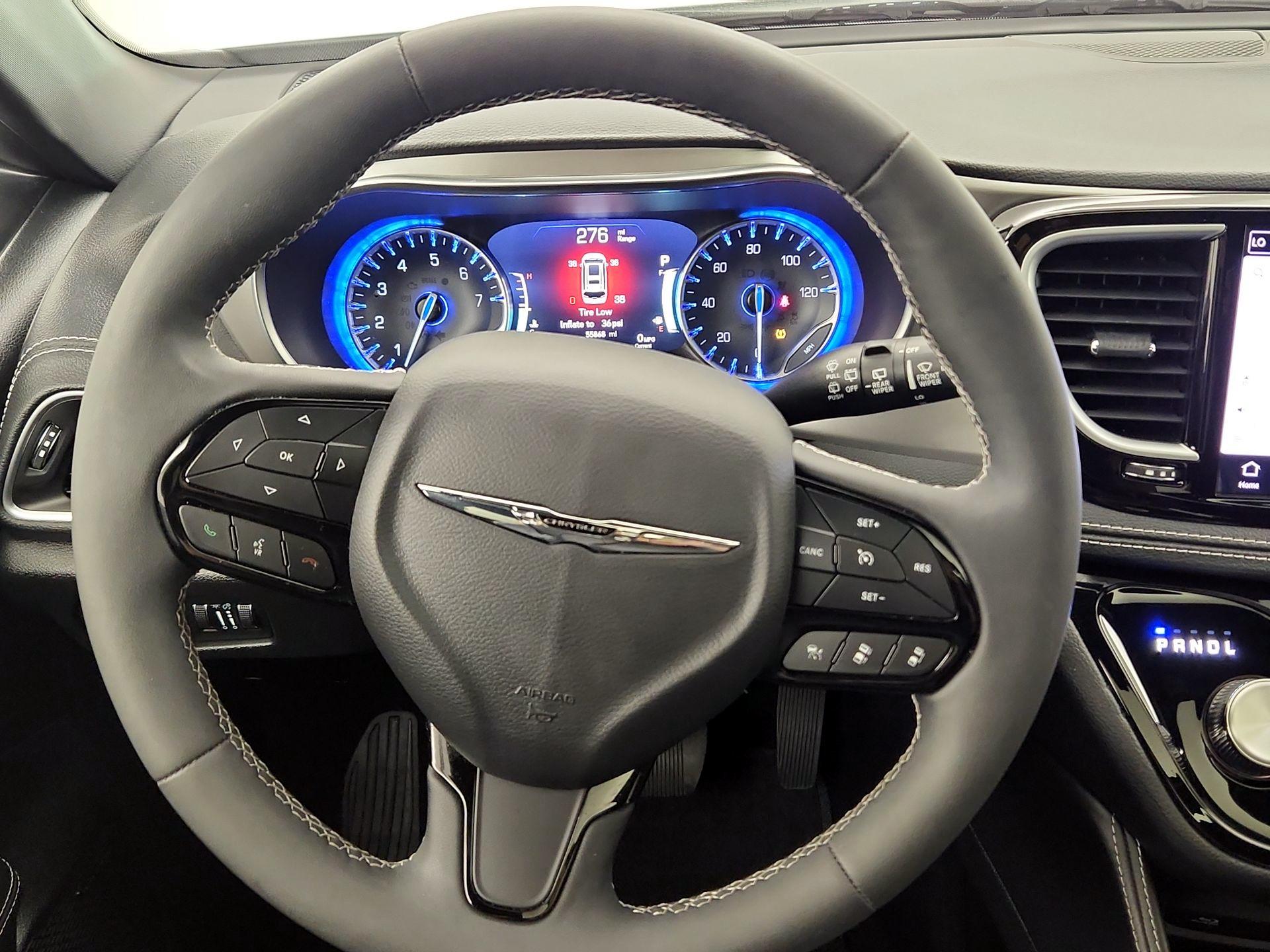 Thumbnail: 2023 Chrysler Pacifica - 10