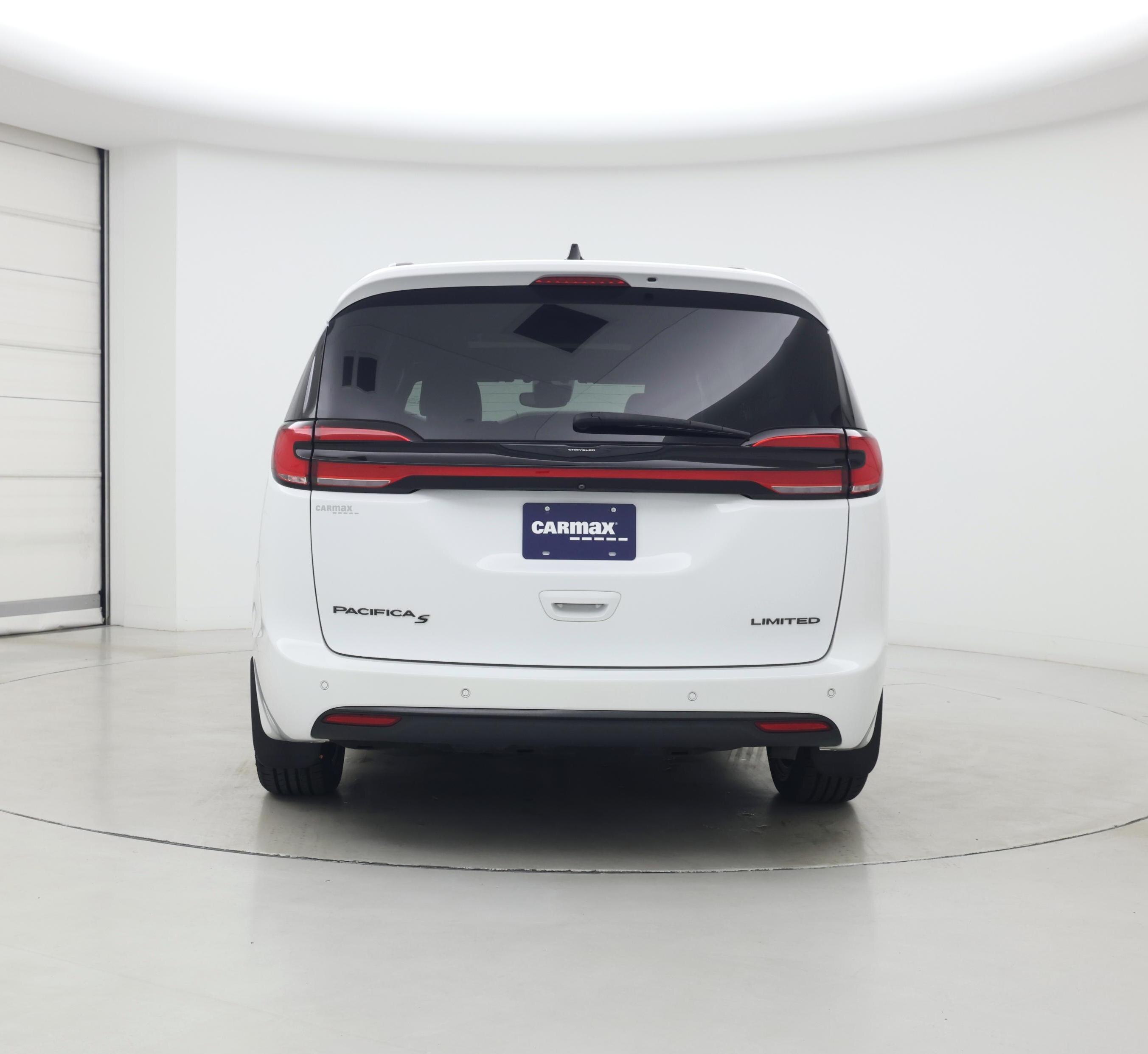 Thumbnail: 2023 Chrysler Pacifica - 6