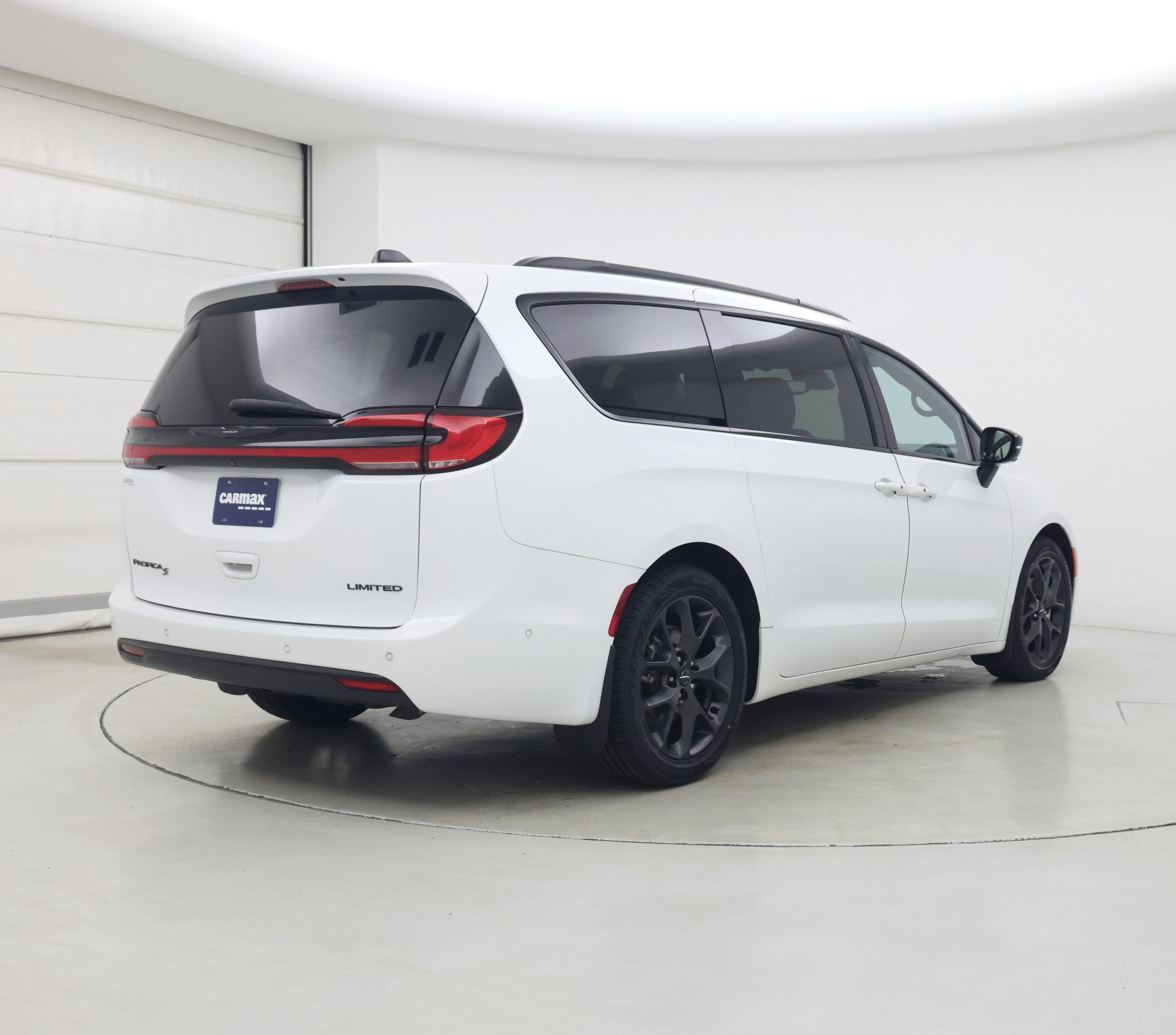Thumbnail: 2023 Chrysler Pacifica - 8