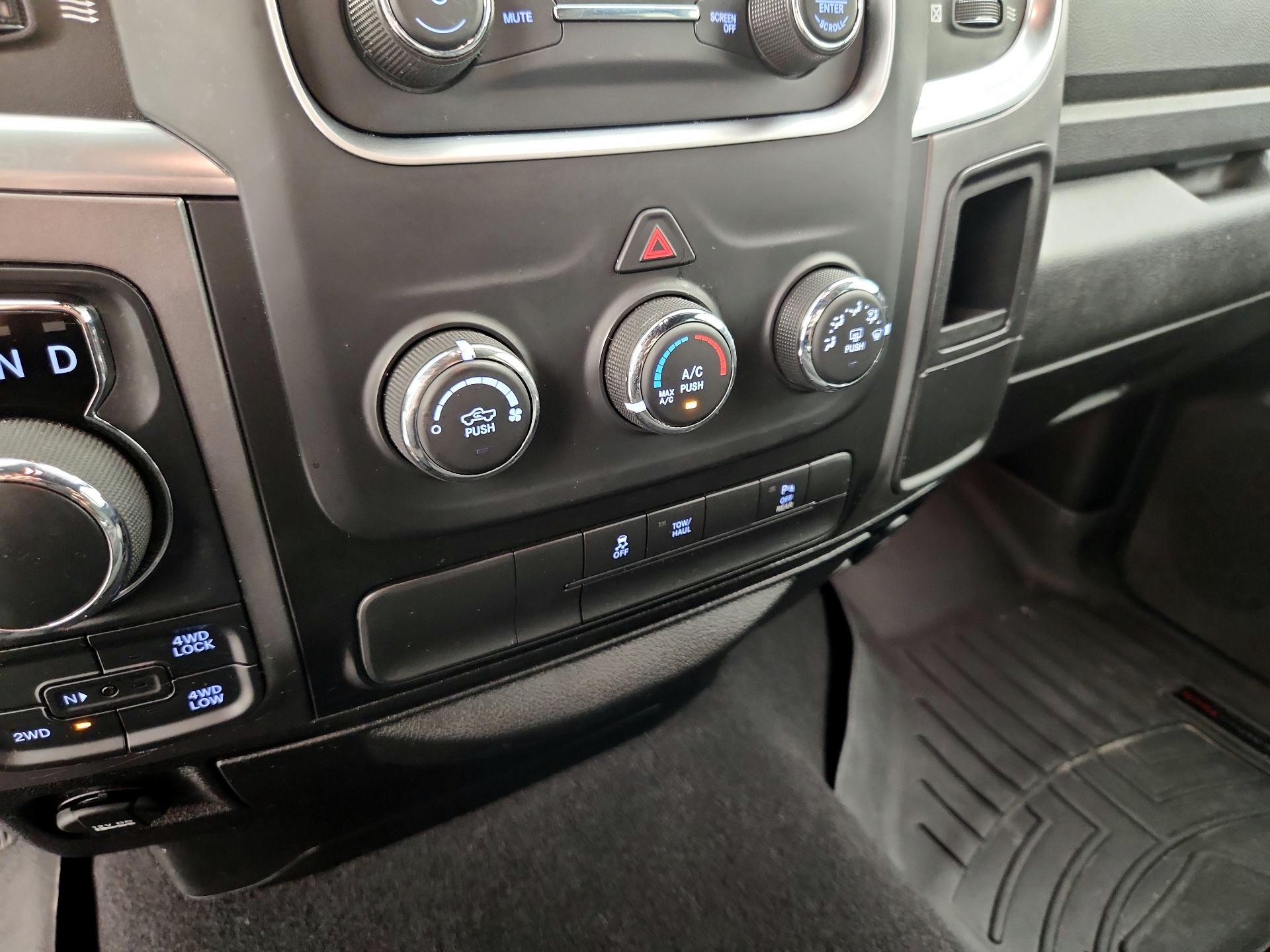 Thumbnail: 2022 RAM 1500 Classic - 16