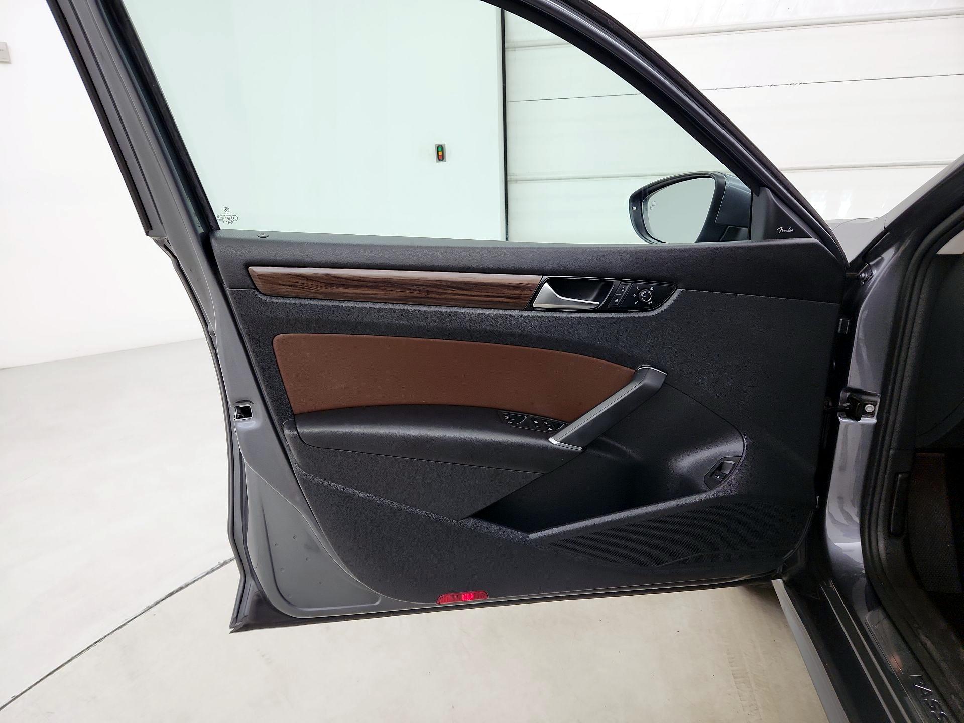 Thumbnail: 2020 Volkswagen Passat - 12