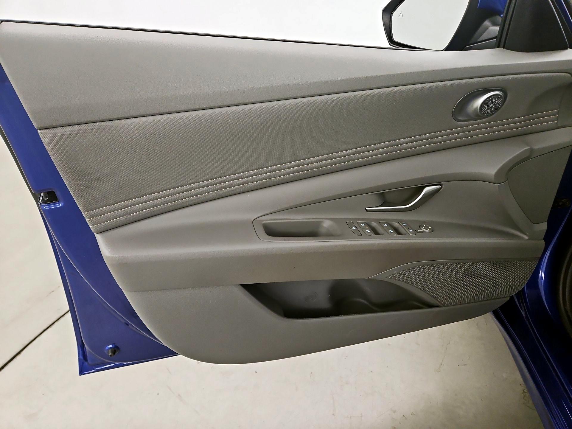Thumbnail: 2021 Hyundai Elantra - 12