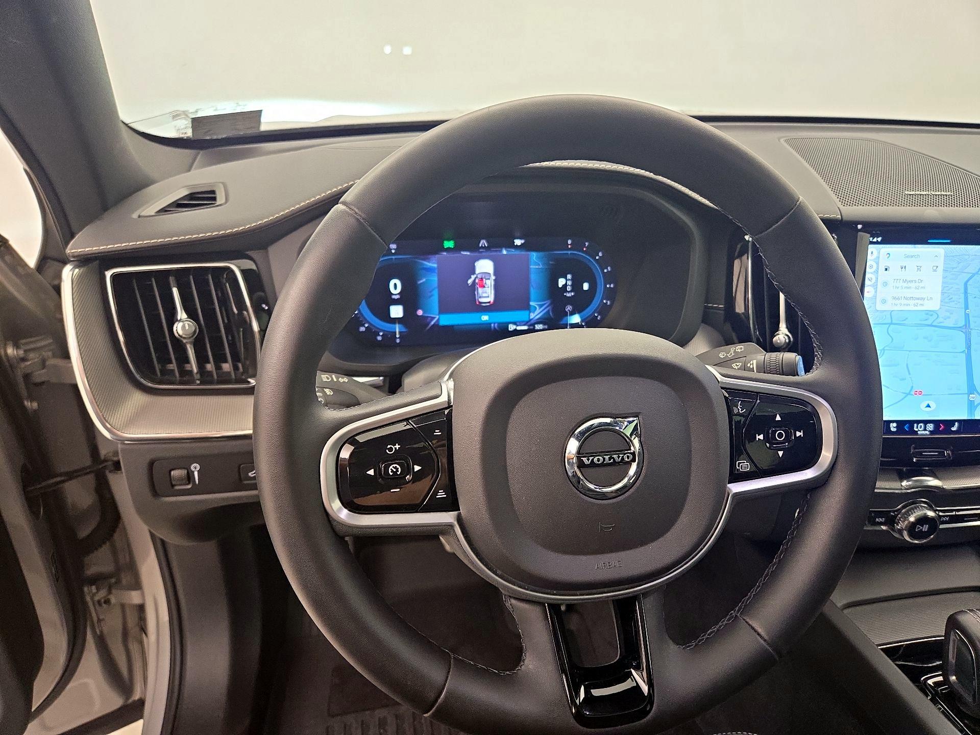 Thumbnail: 2022 Volvo XC60 - 10