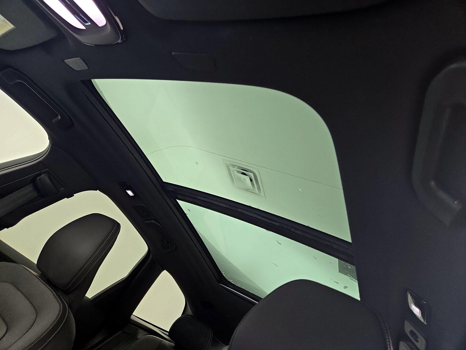 Thumbnail: 2022 Volvo XC60 - 20
