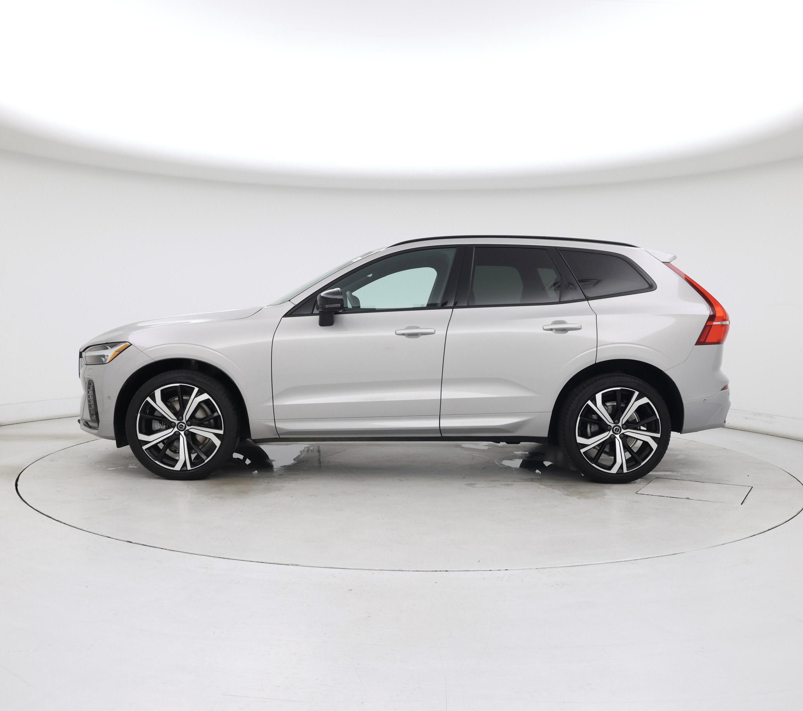 Thumbnail: 2022 Volvo XC60 - 3