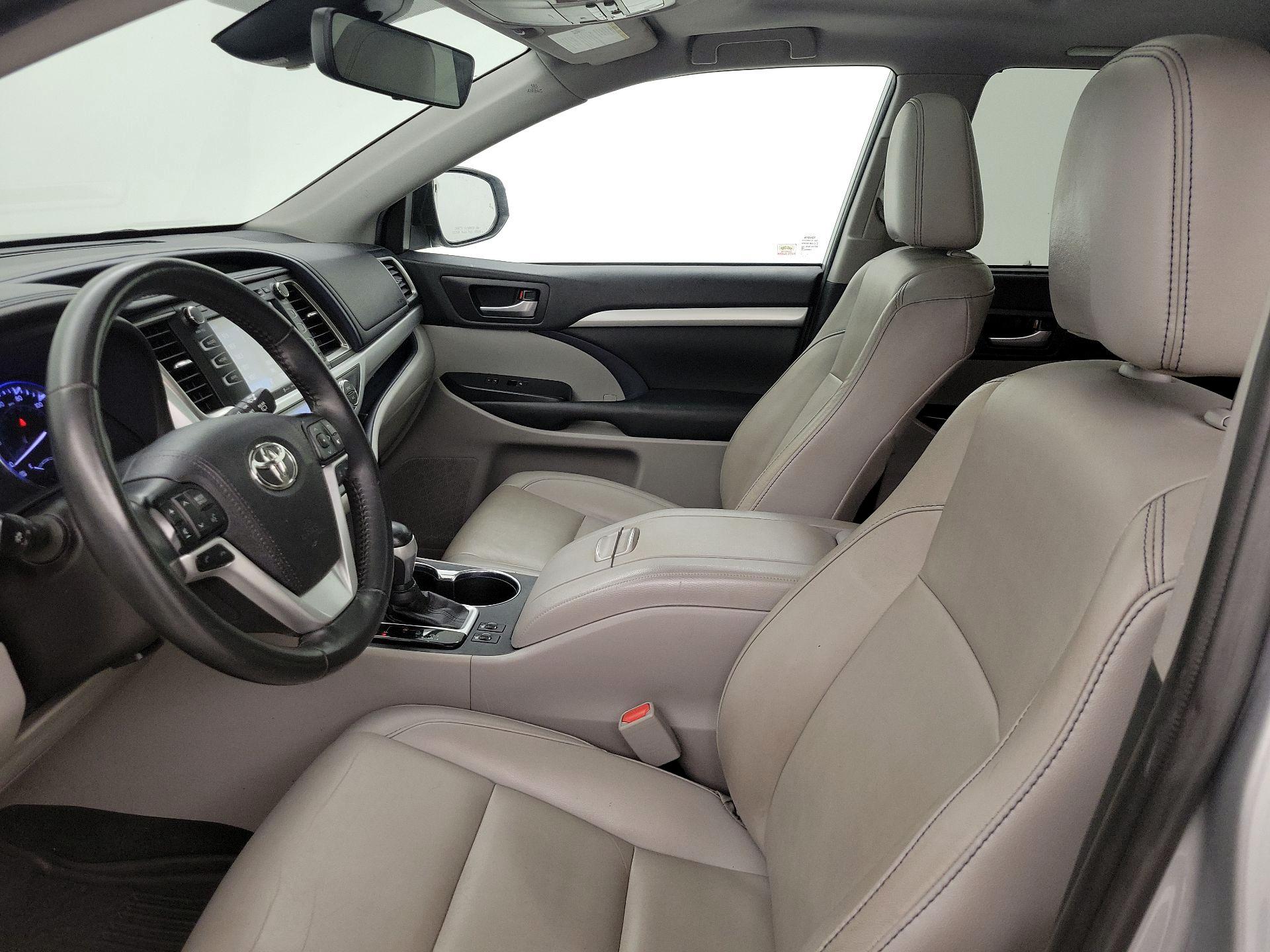 Thumbnail: 2019 Toyota Highlander - 11