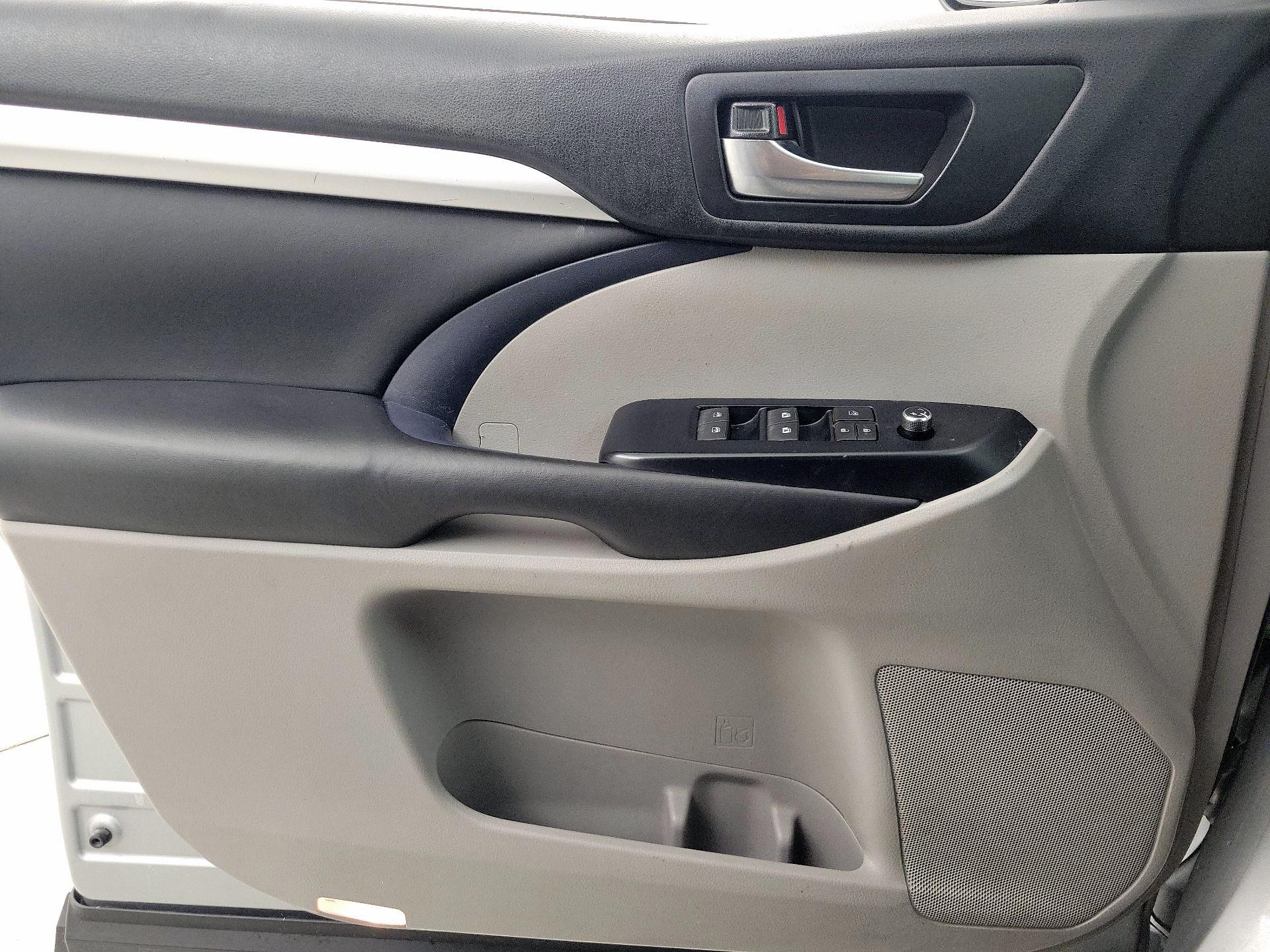 Thumbnail: 2019 Toyota Highlander - 12