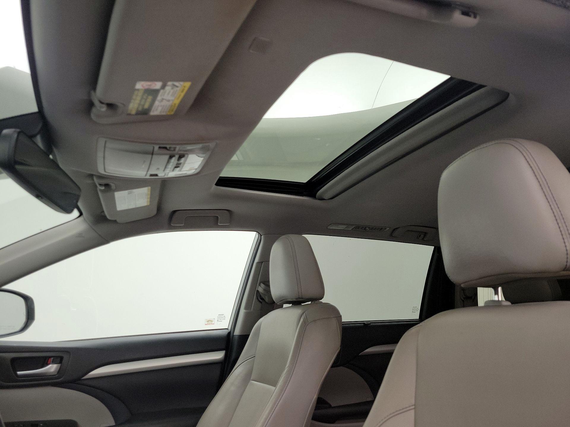 Thumbnail: 2019 Toyota Highlander - 19