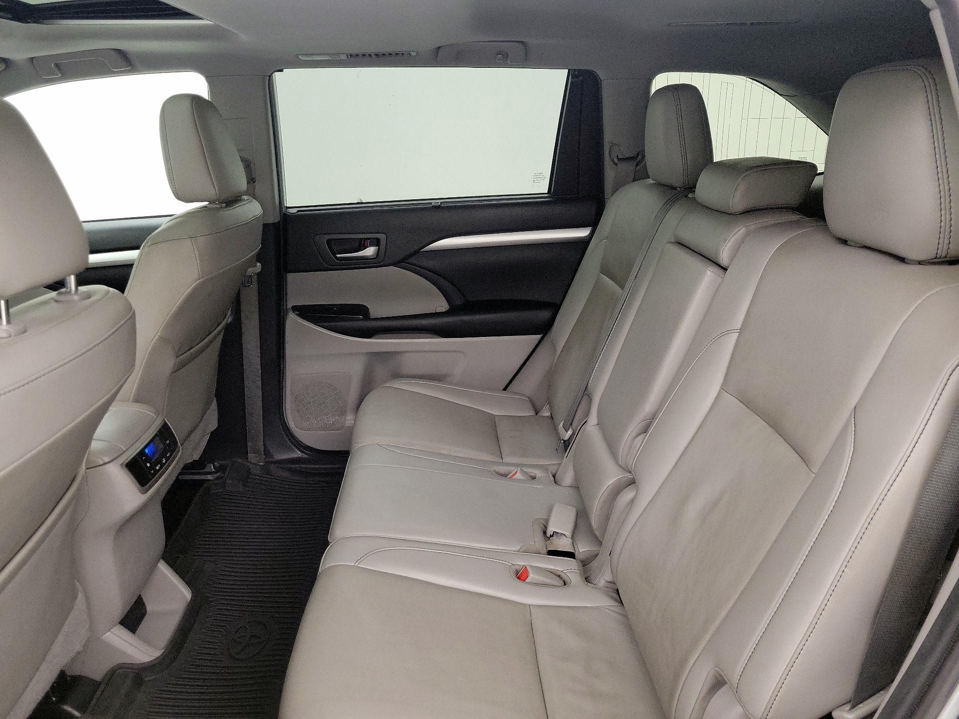 Thumbnail: 2019 Toyota Highlander - 20